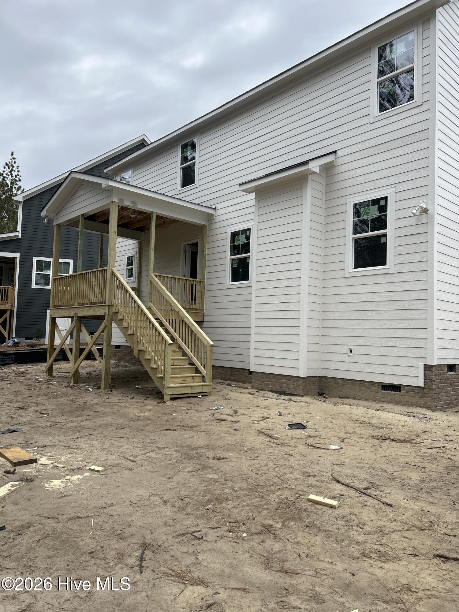 428 Redwater Trail, 596