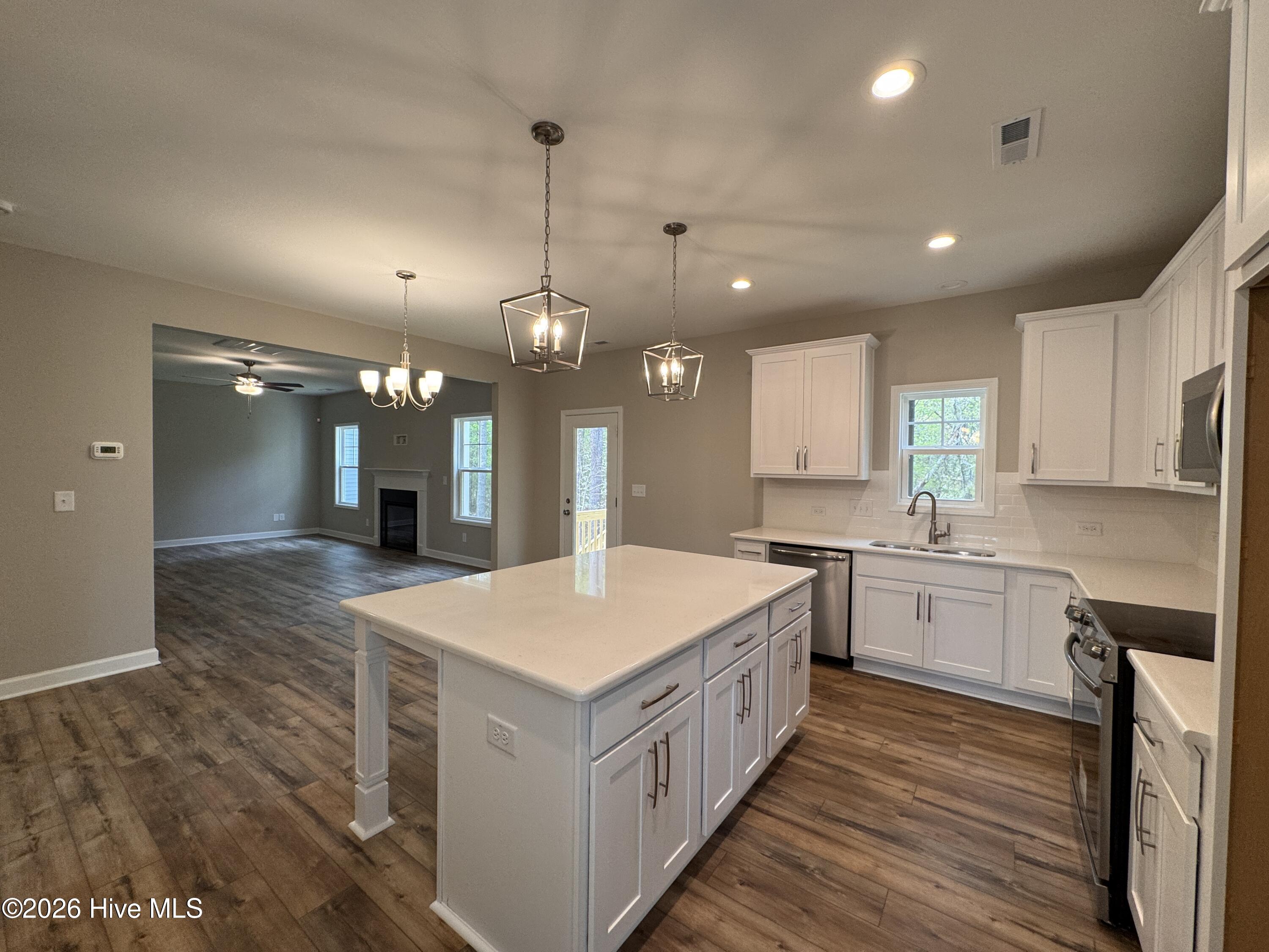 428 Redwater Trail, 596