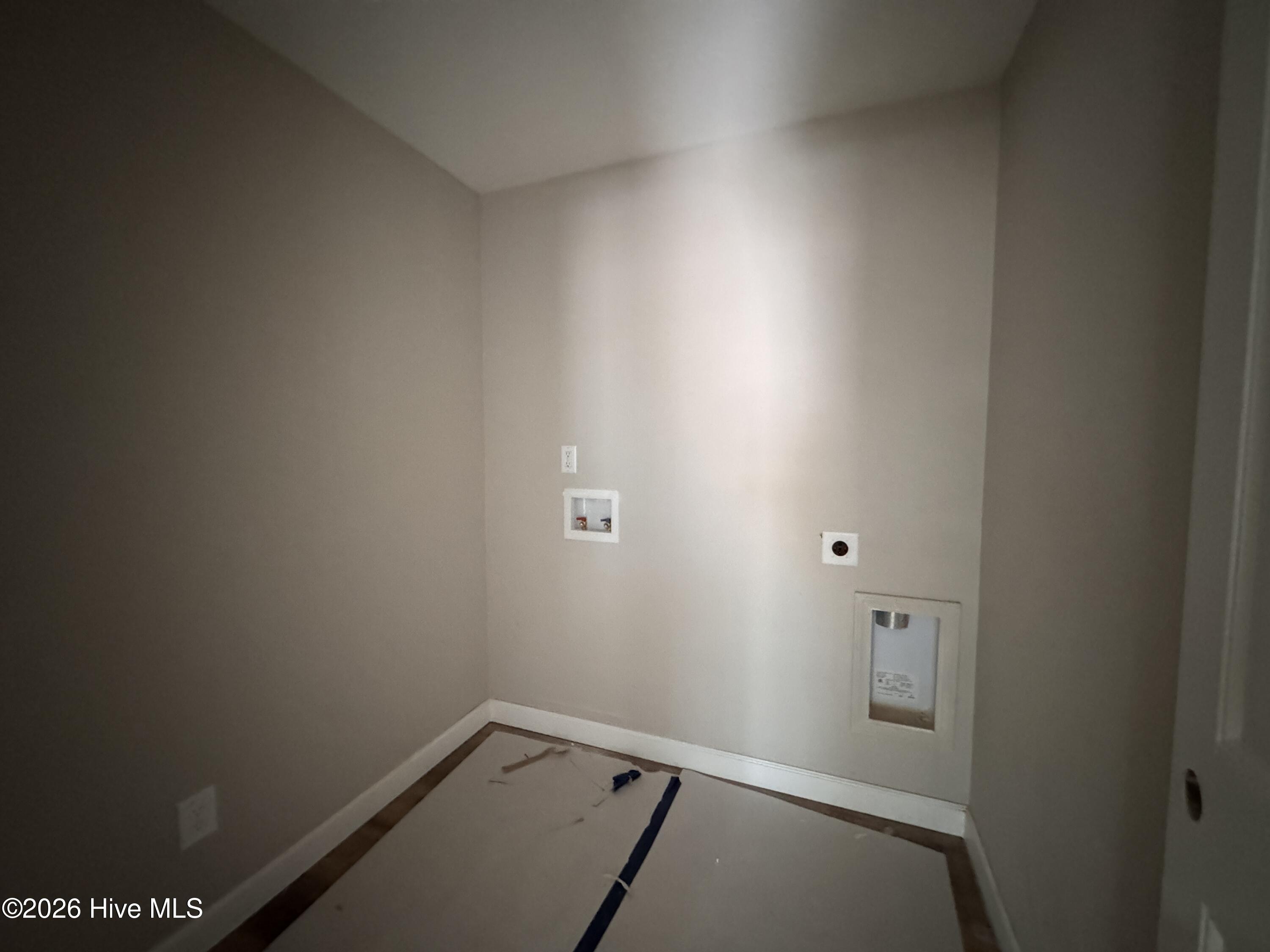 428 Redwater Trail, 596