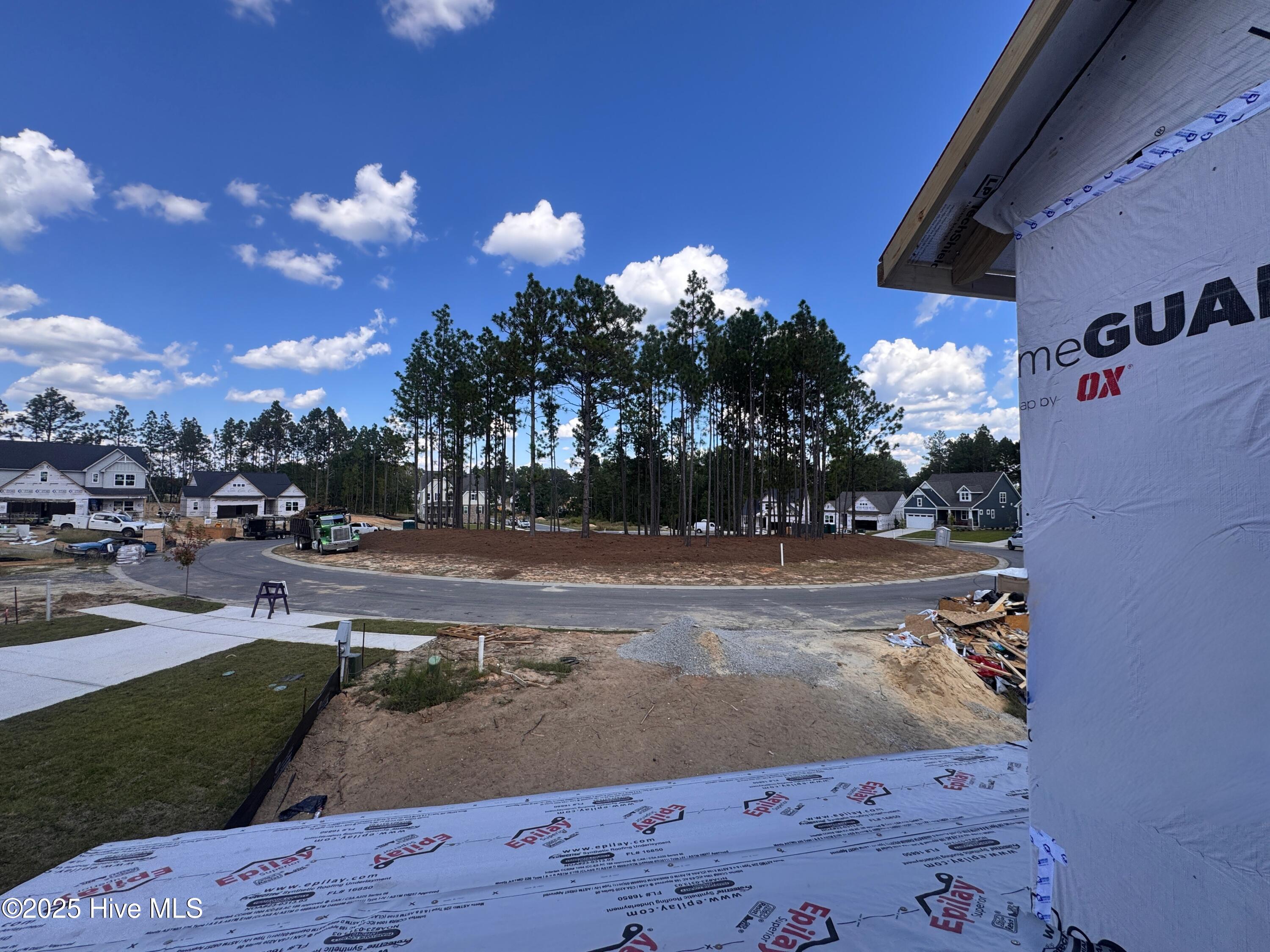 428 Redwater Trail, 596