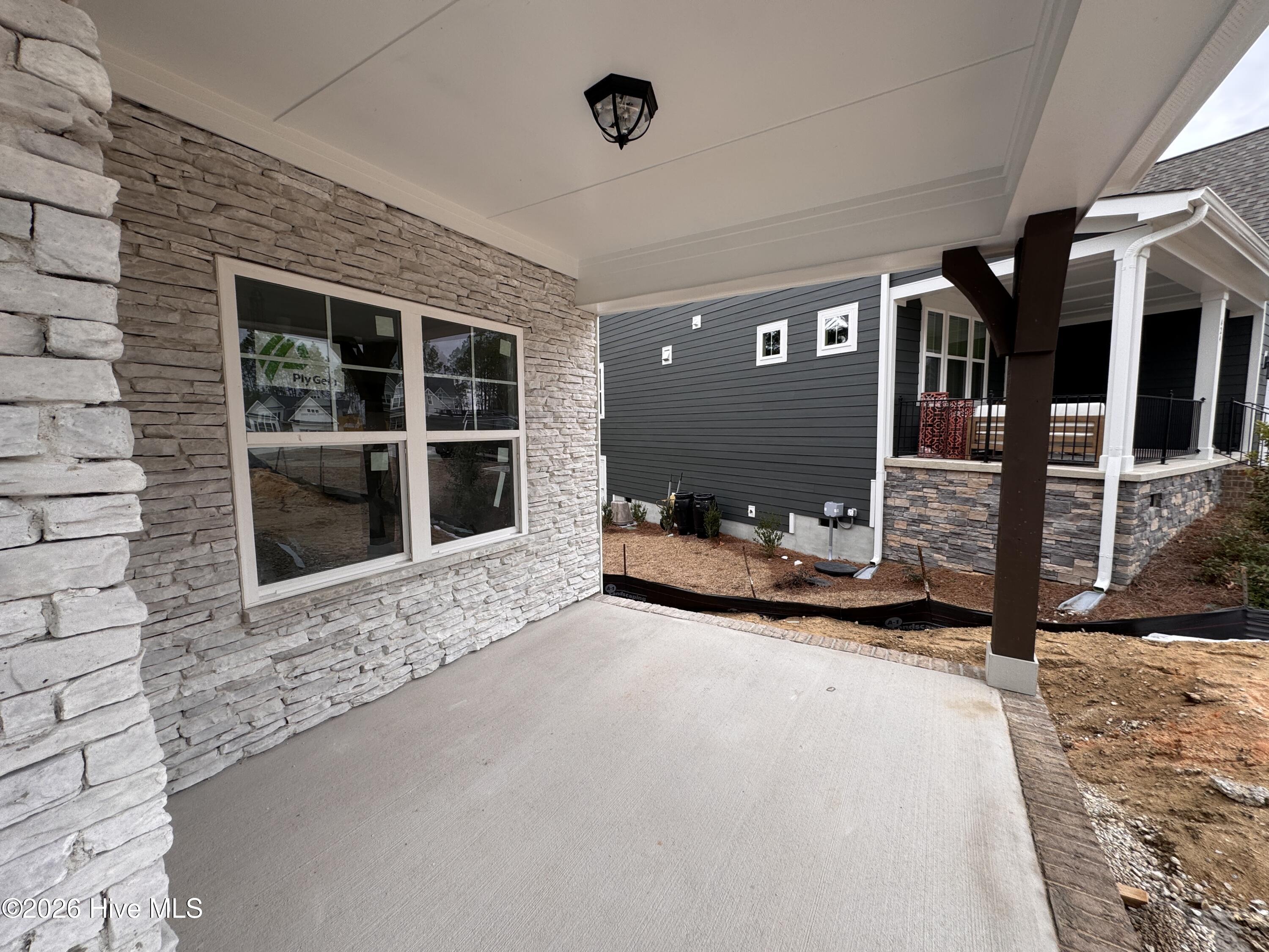 428 Redwater Trail, 596