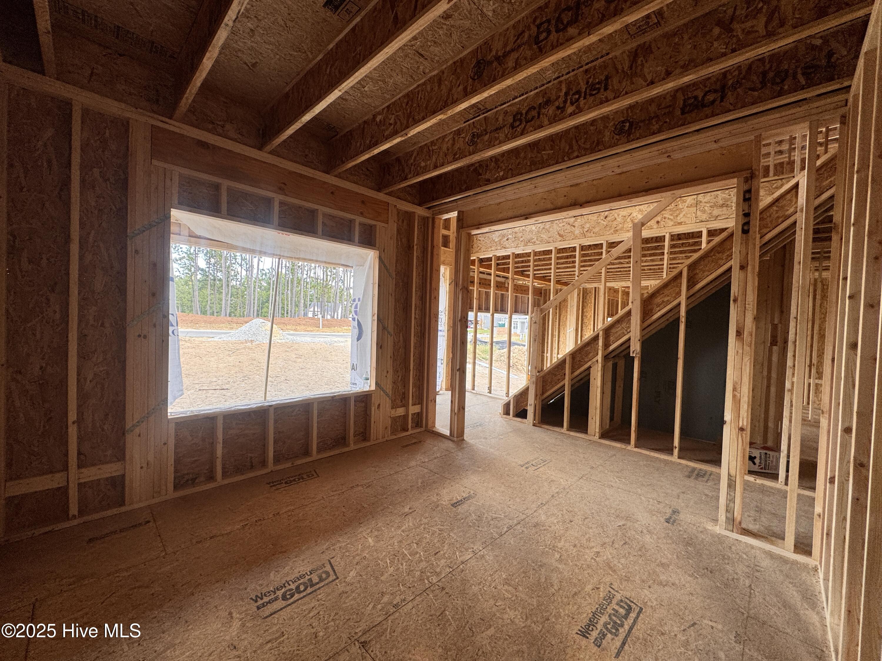 428 Redwater Trail, 596