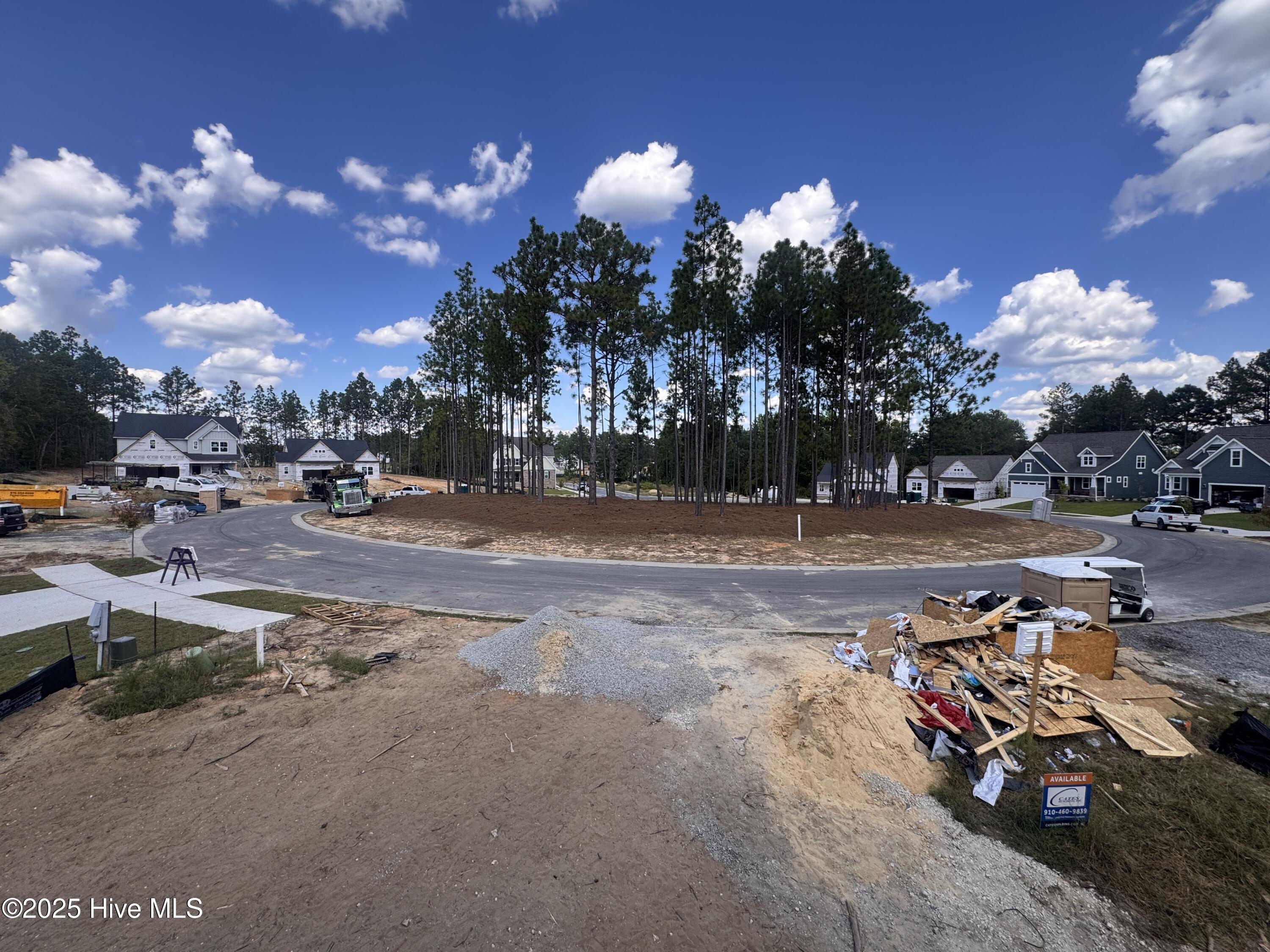 428 Redwater Trail, 596