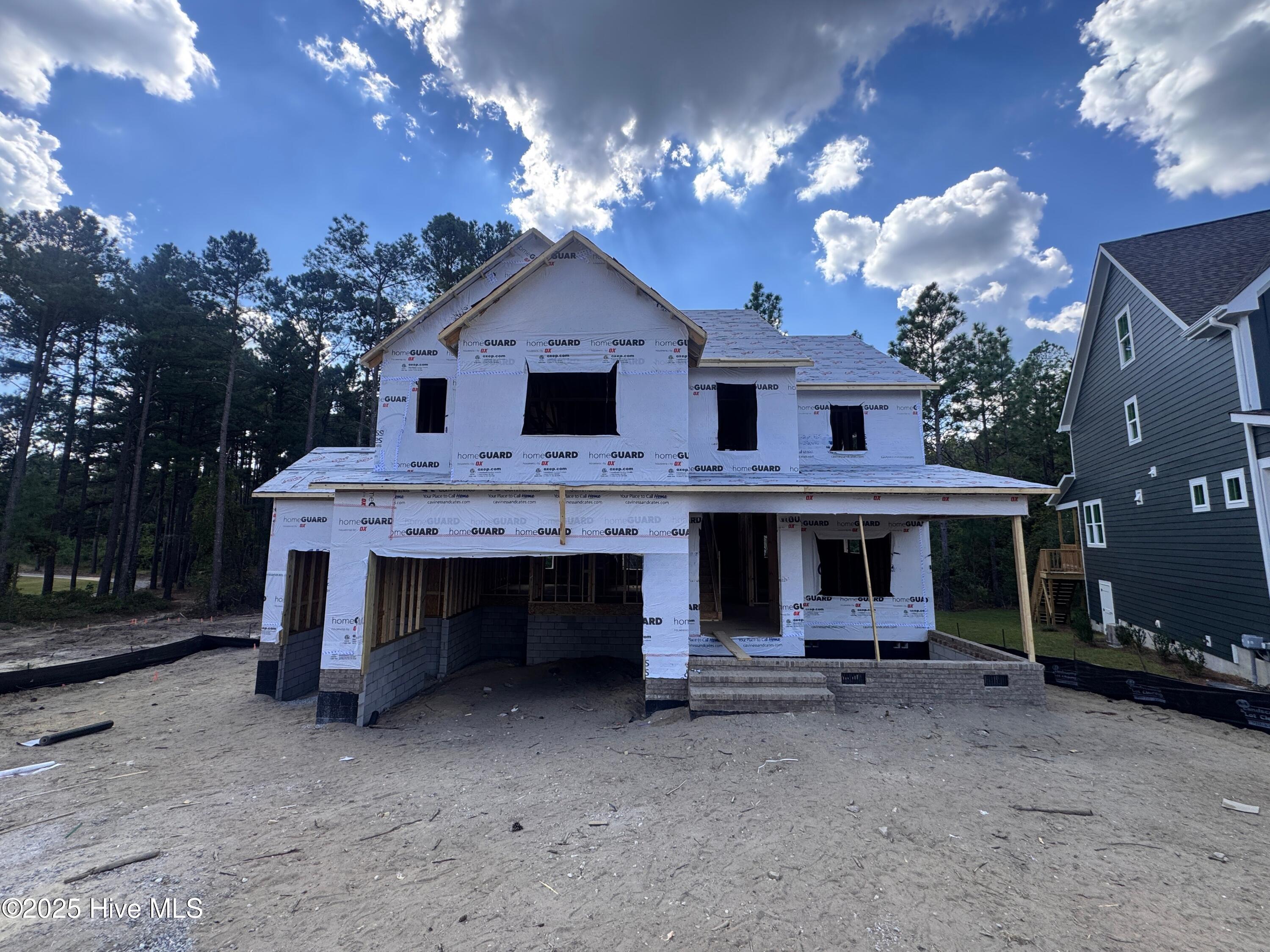 428 Redwater Trail, 596