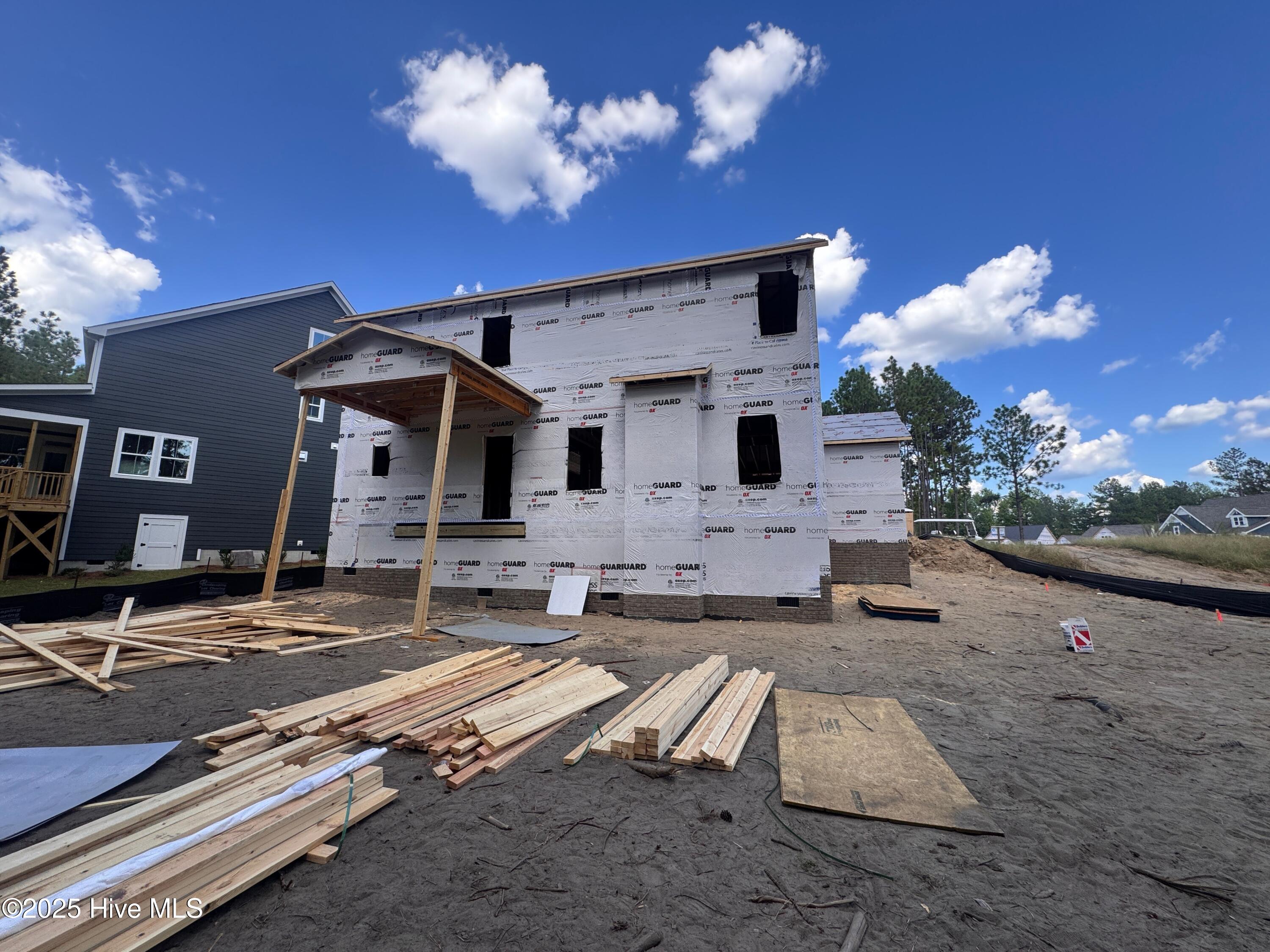 428 Redwater Trail, 596