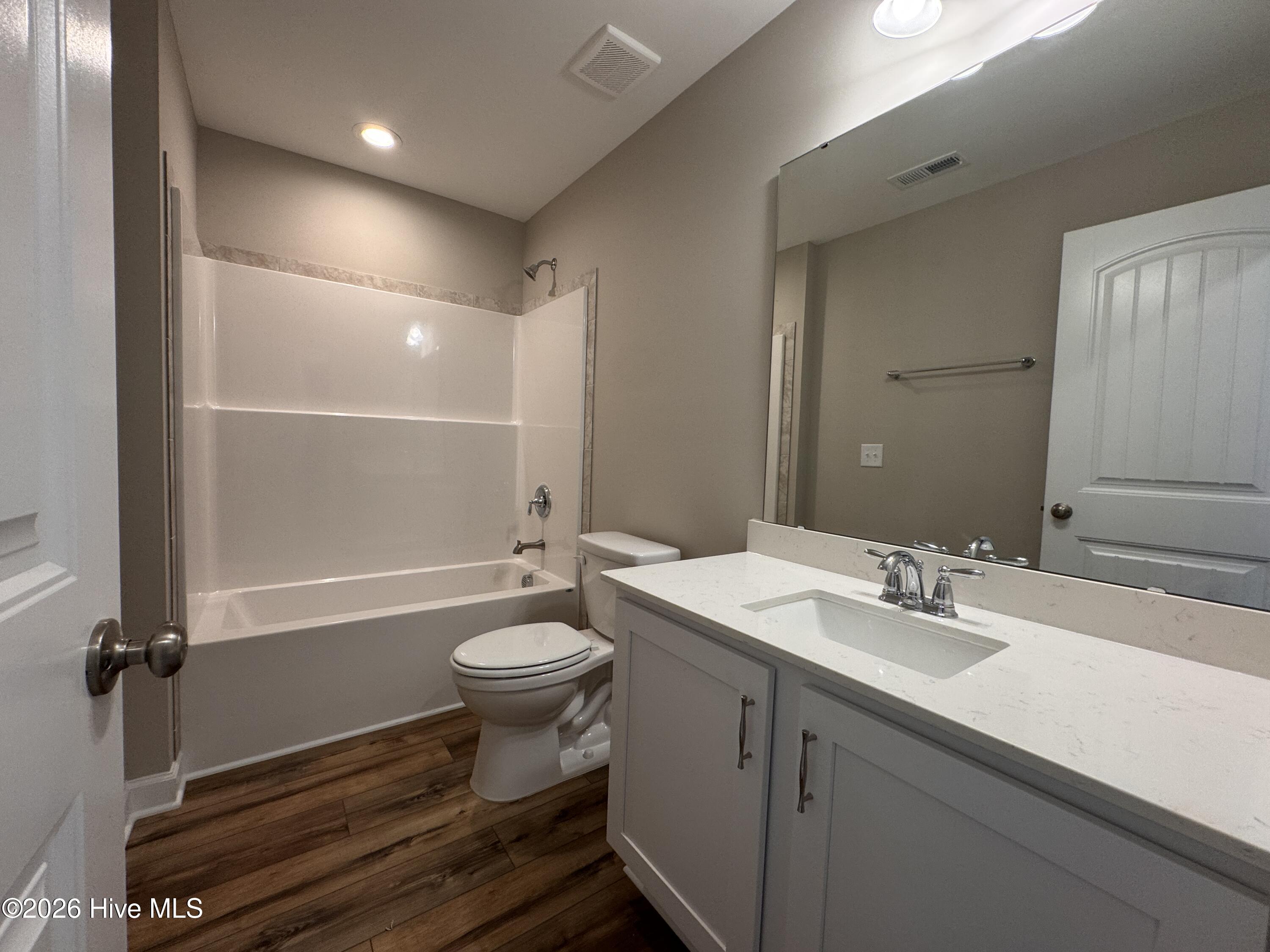 428 Redwater Trail, 596