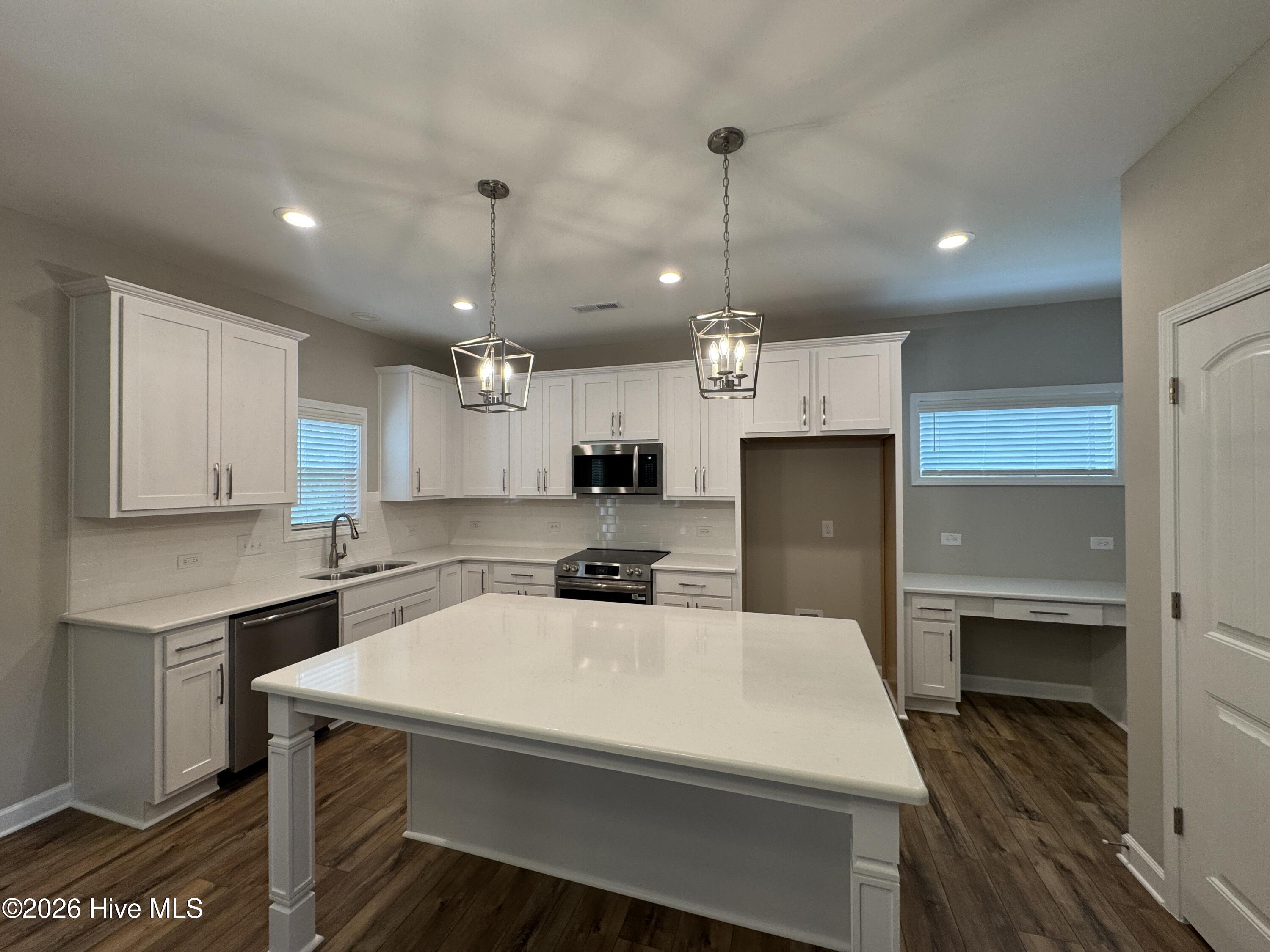 428 Redwater Trail, 596