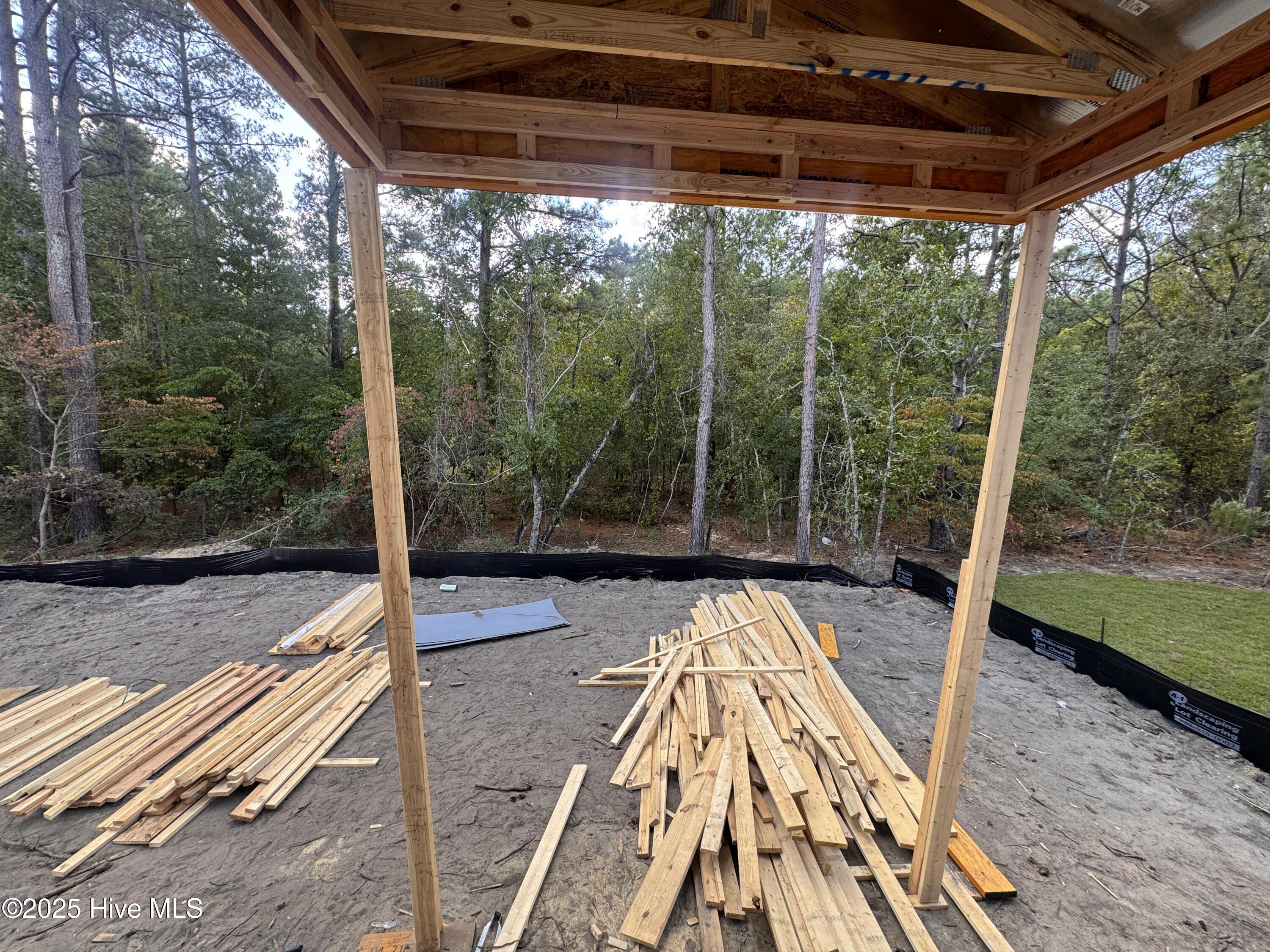 428 Redwater Trail, 596