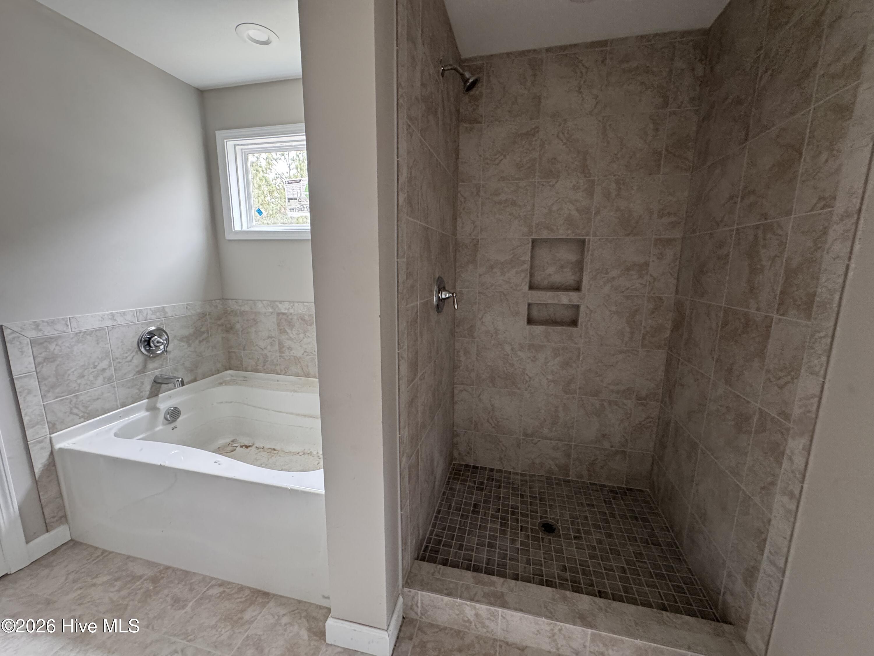 428 Redwater Trail, 596