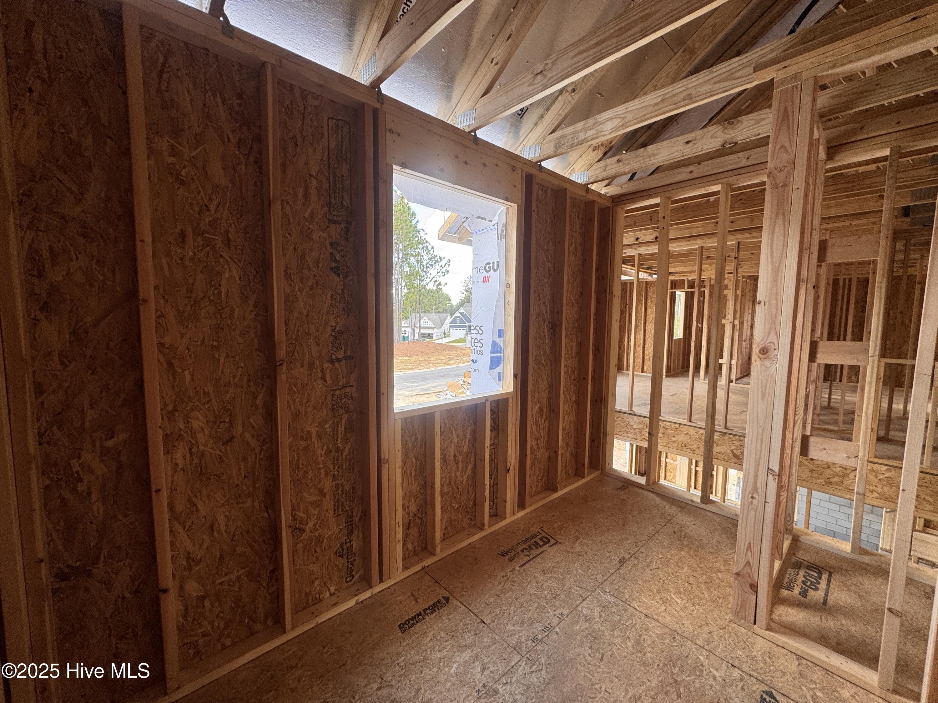 428 Redwater Trail, 596