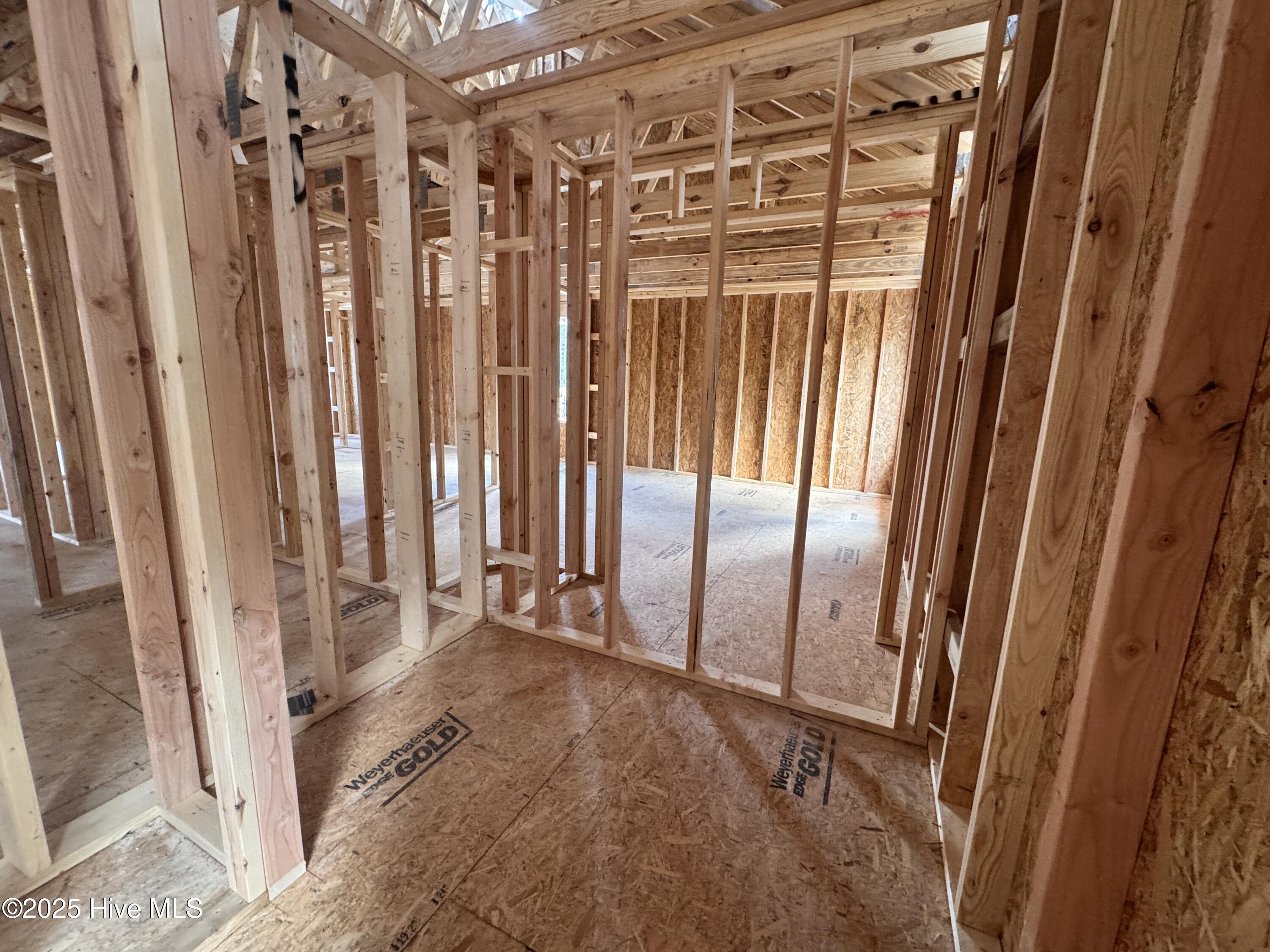 428 Redwater Trail, 596