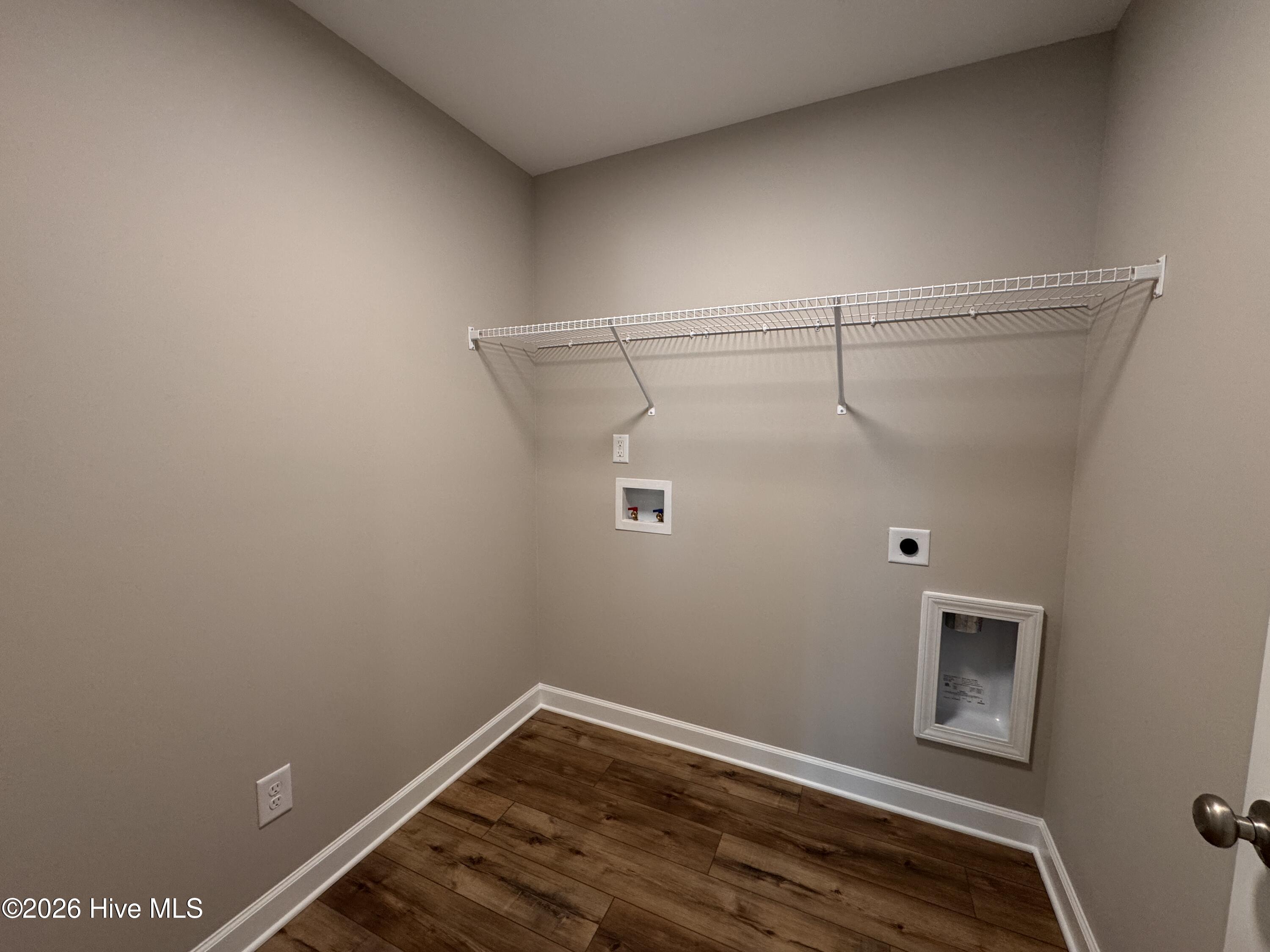 428 Redwater Trail, 596