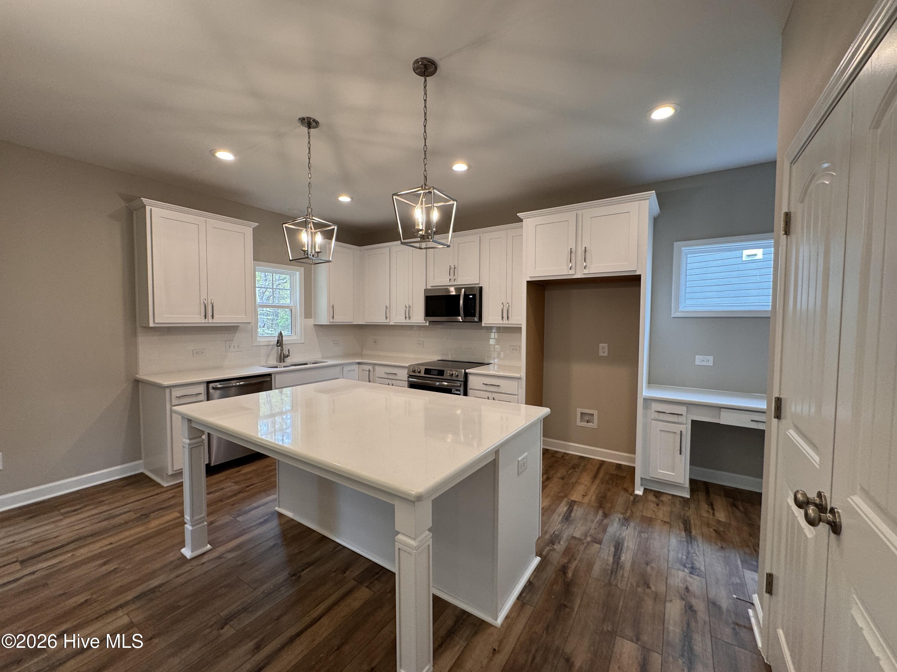 428 Redwater Trail, 596