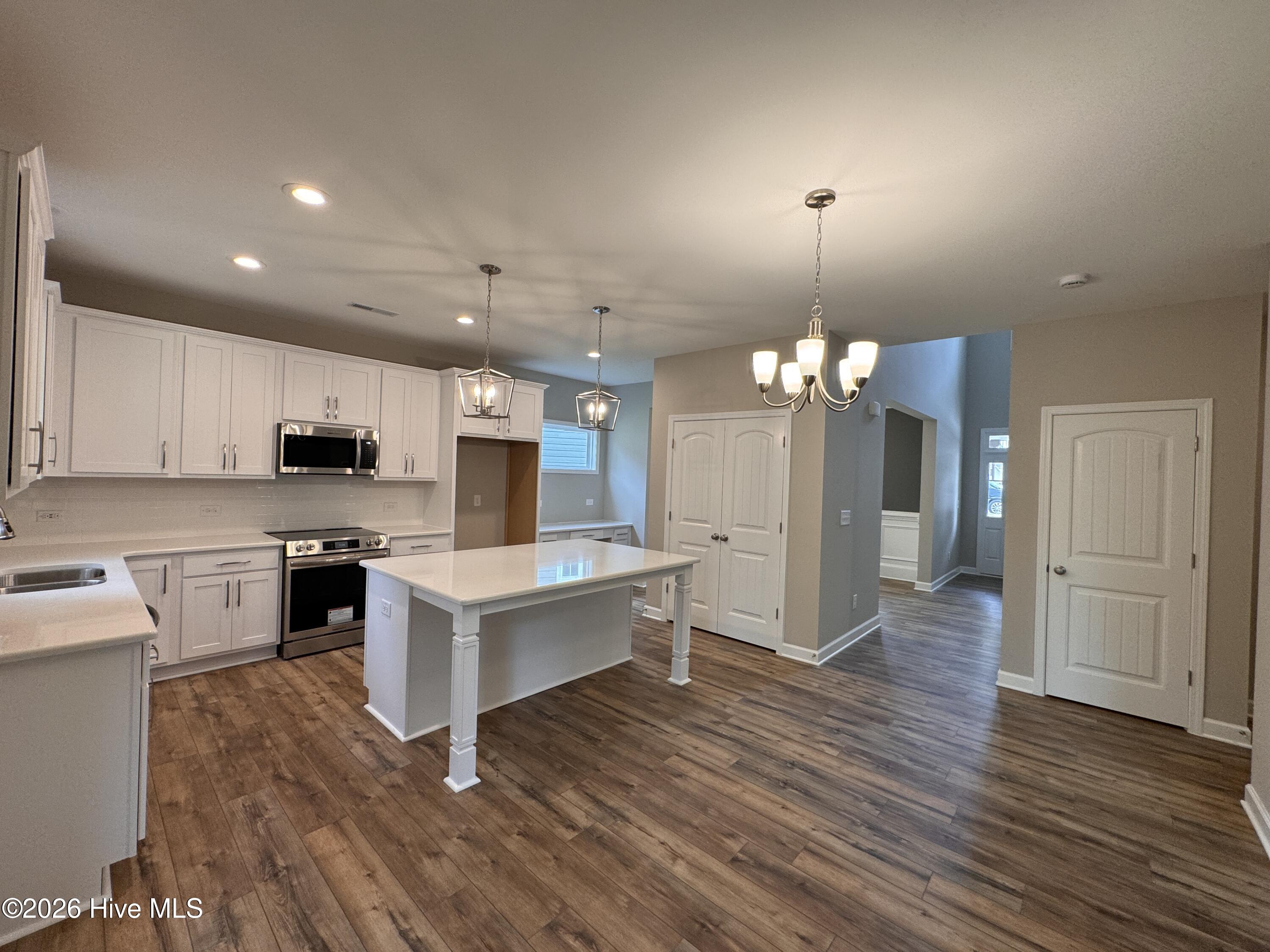 428 Redwater Trail, 596