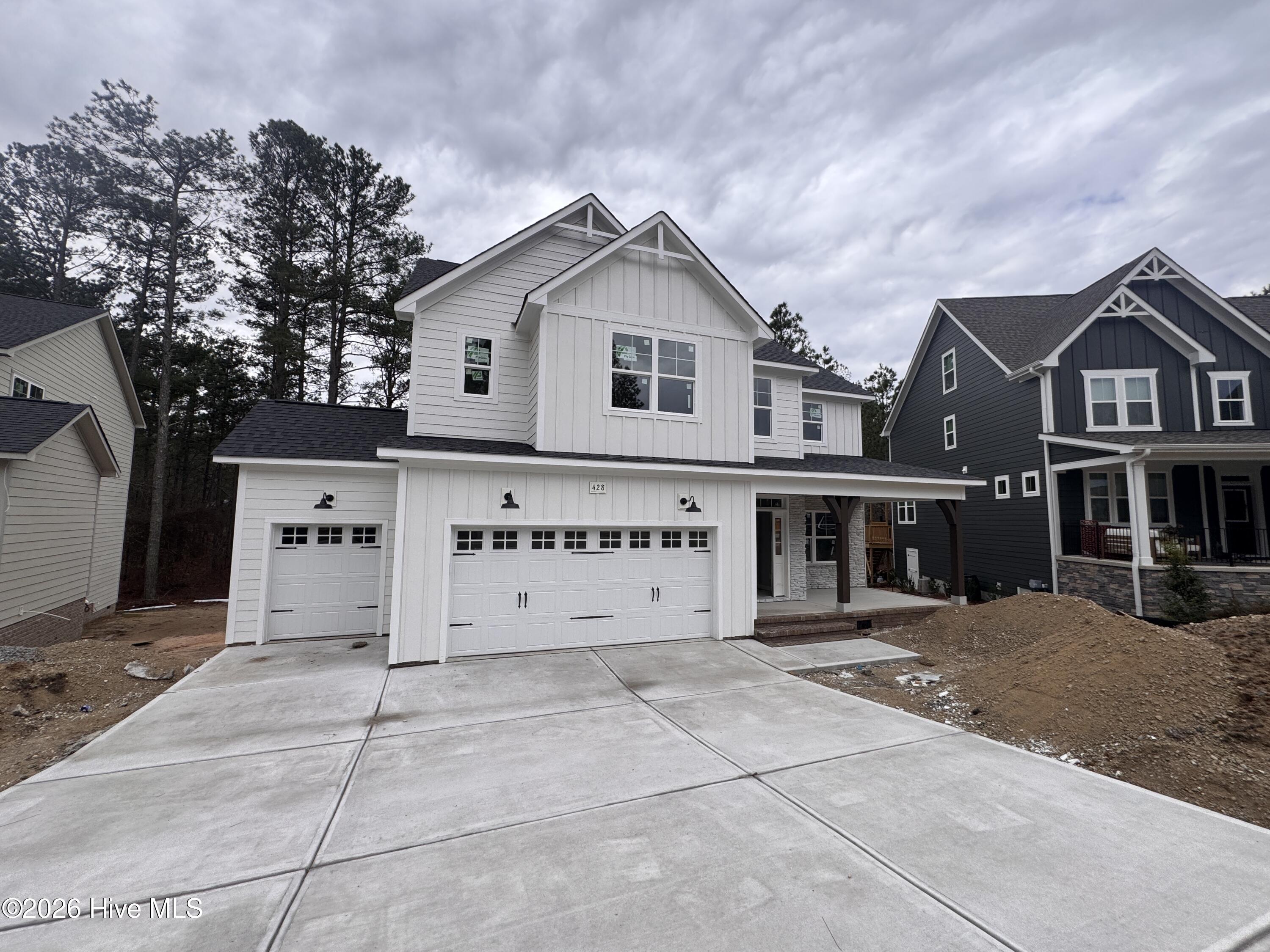 428 Redwater Trail, 596