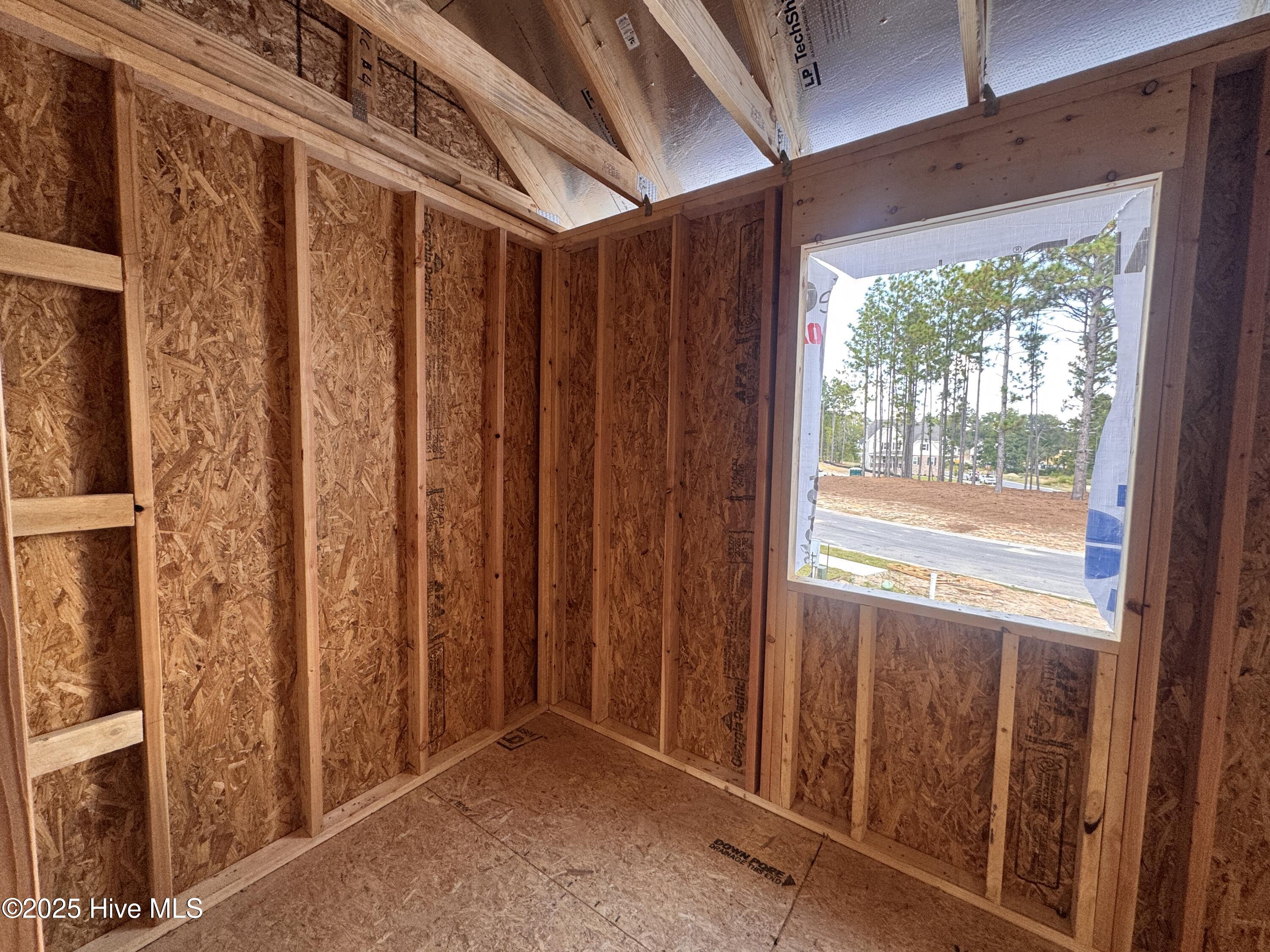 428 Redwater Trail, 596