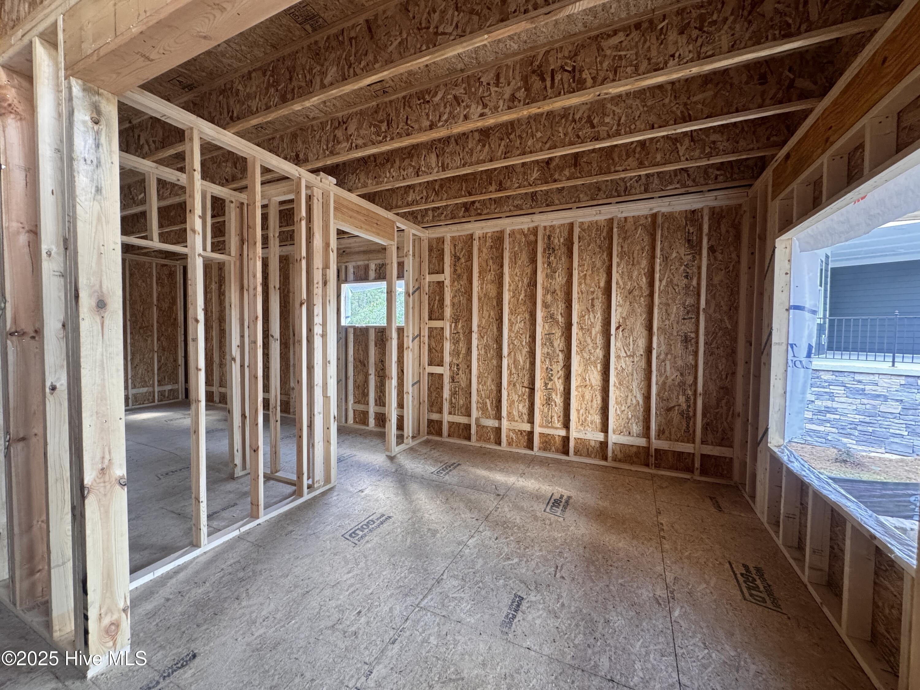 428 Redwater Trail, 596