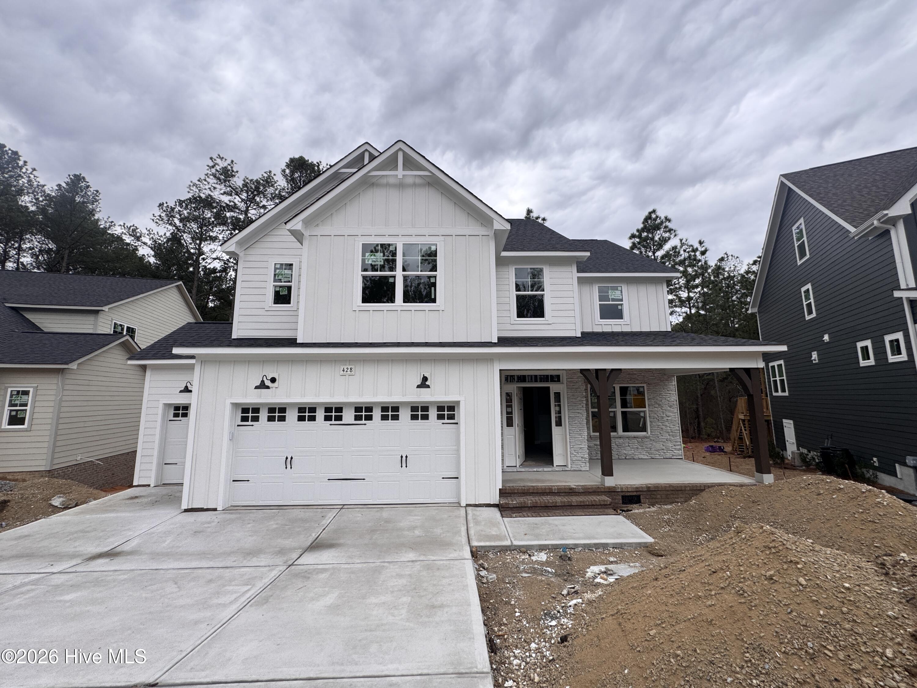 428 Redwater Trail, 596