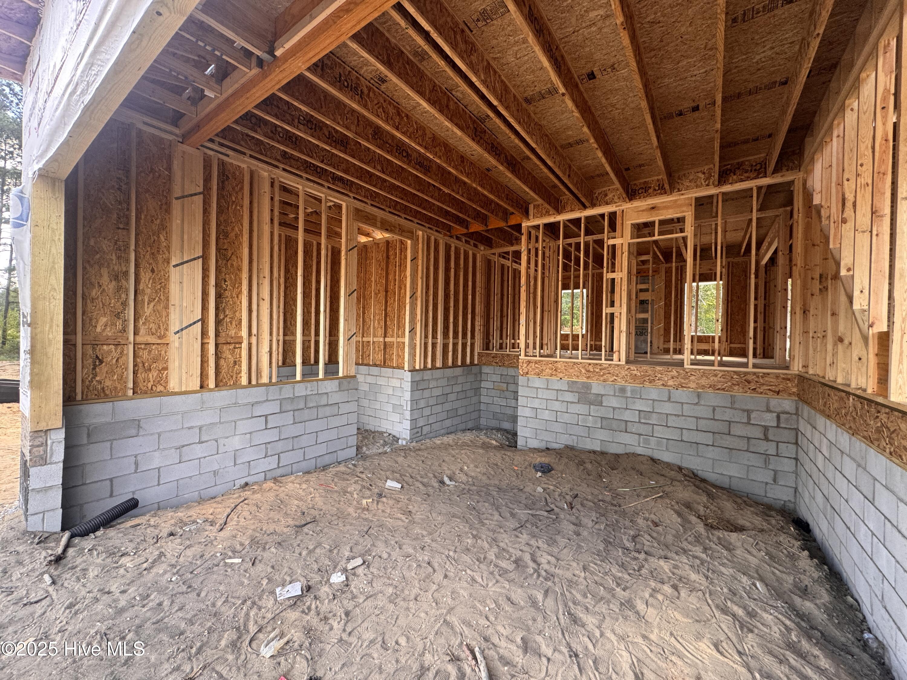 428 Redwater Trail, 596