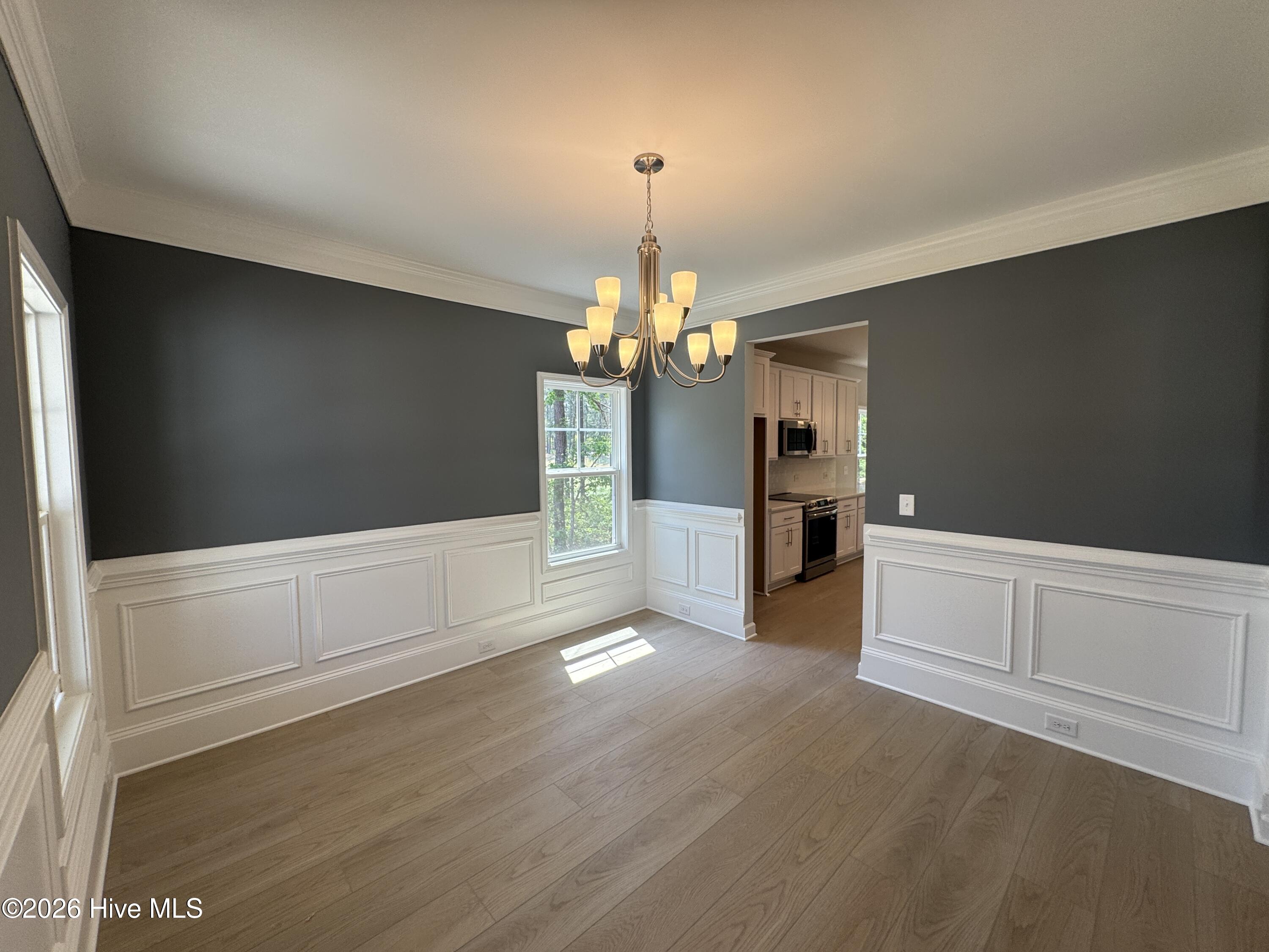432 Redwater Trail, 595