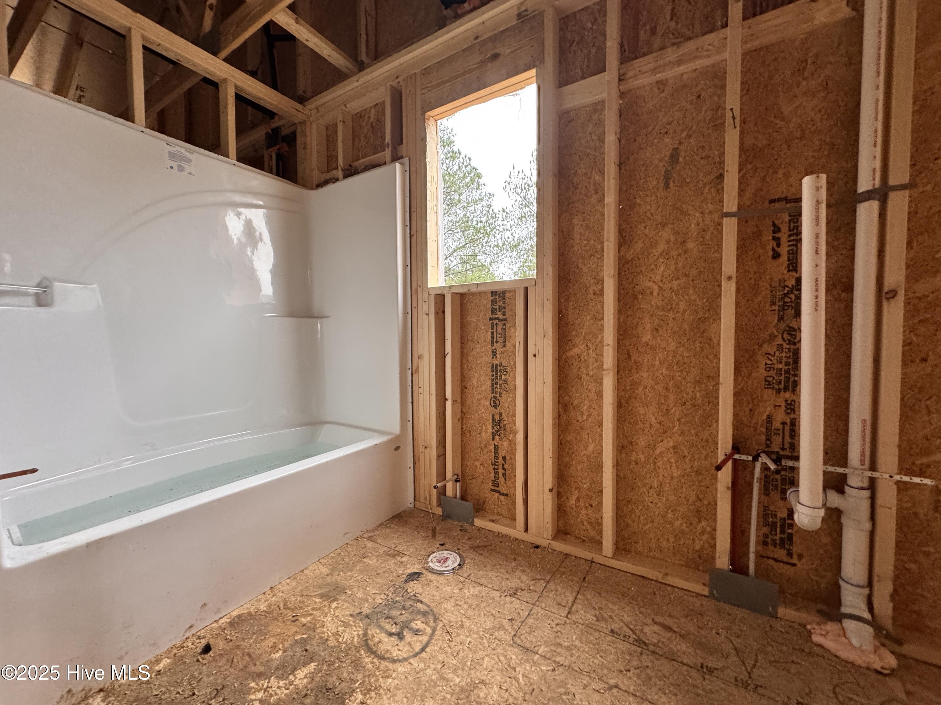 432 Redwater Trail, 595