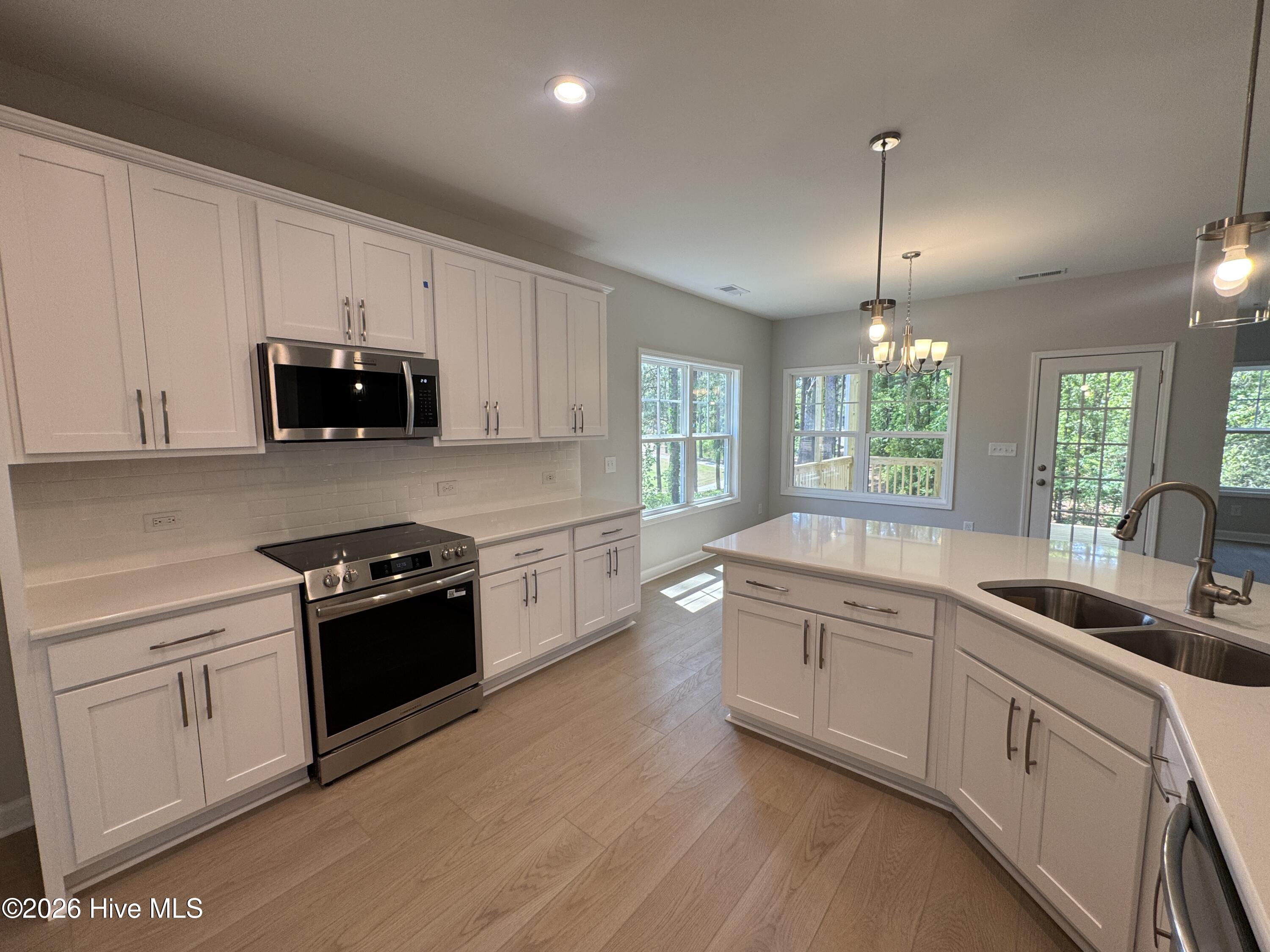 432 Redwater Trail, 595