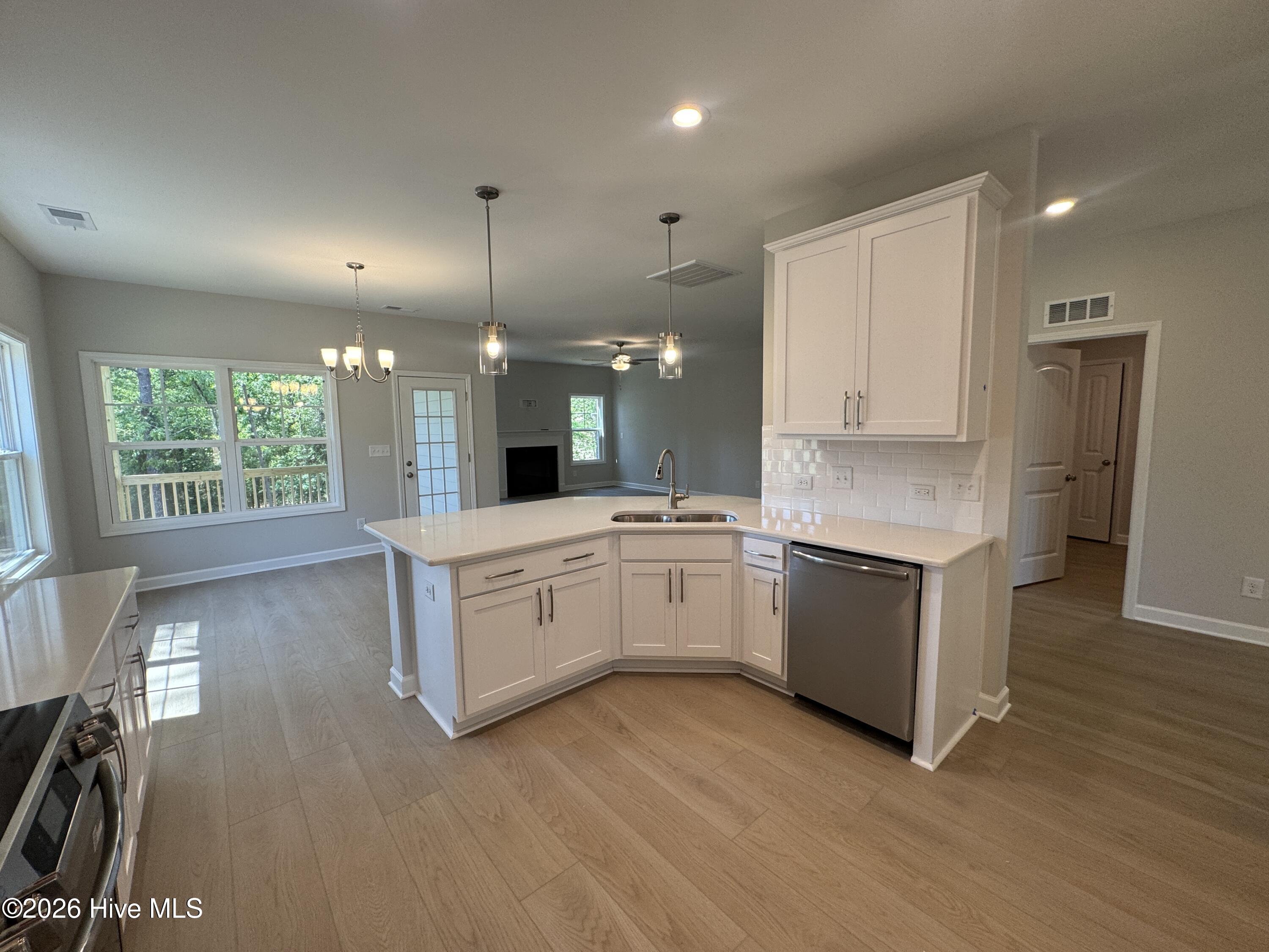 432 Redwater Trail, 595