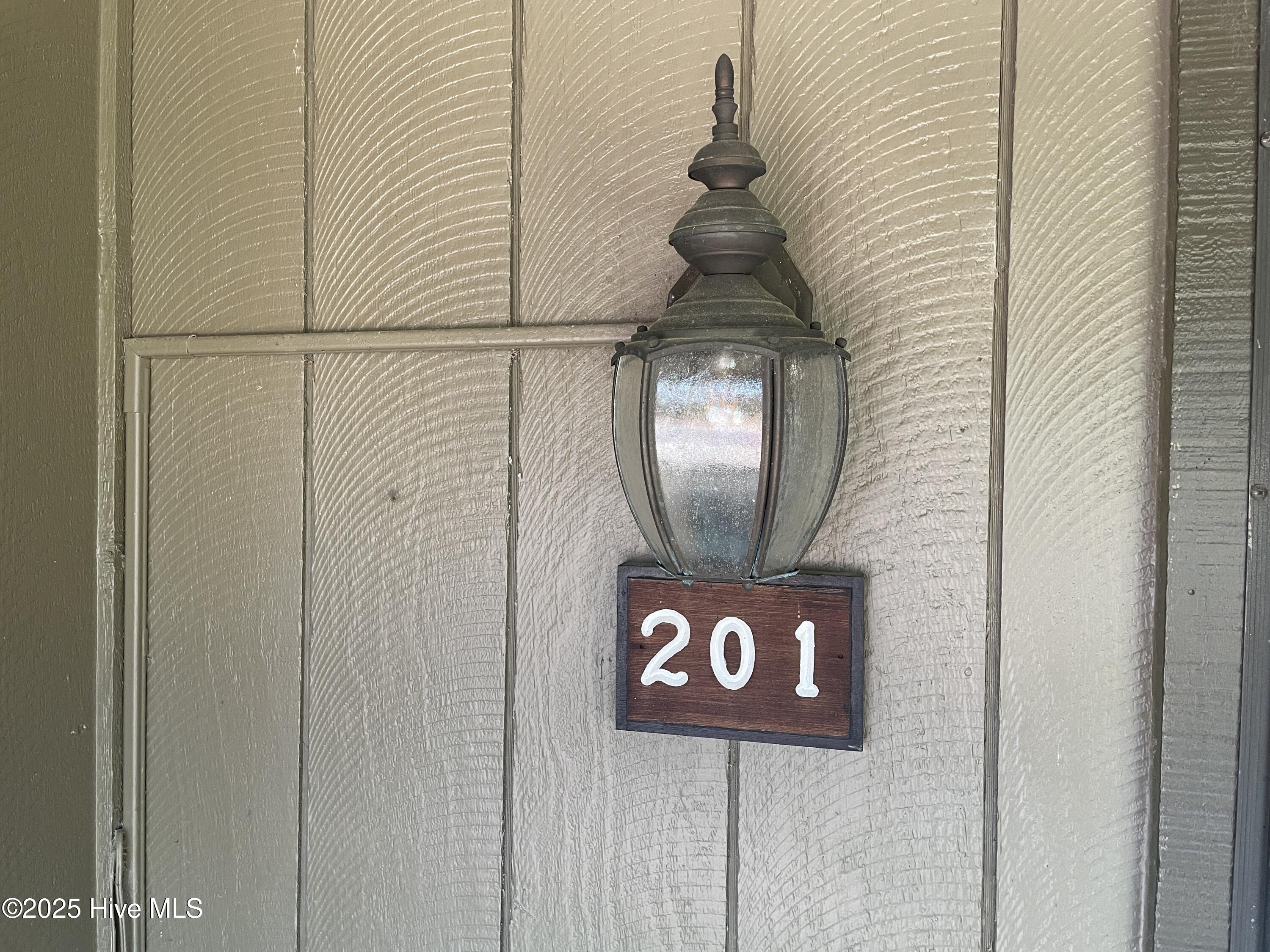 250 Sugar Gum Lane, 201