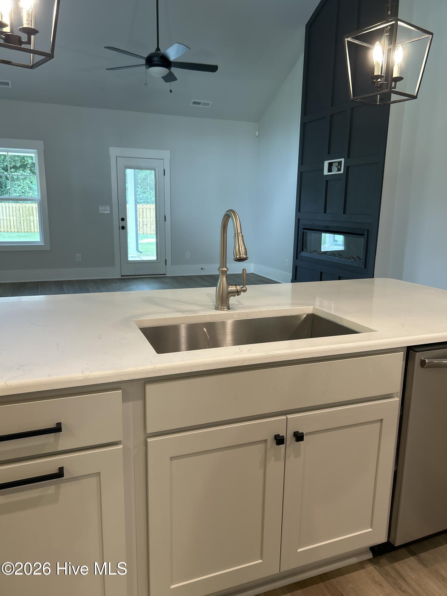 318 Elijah Way 29
