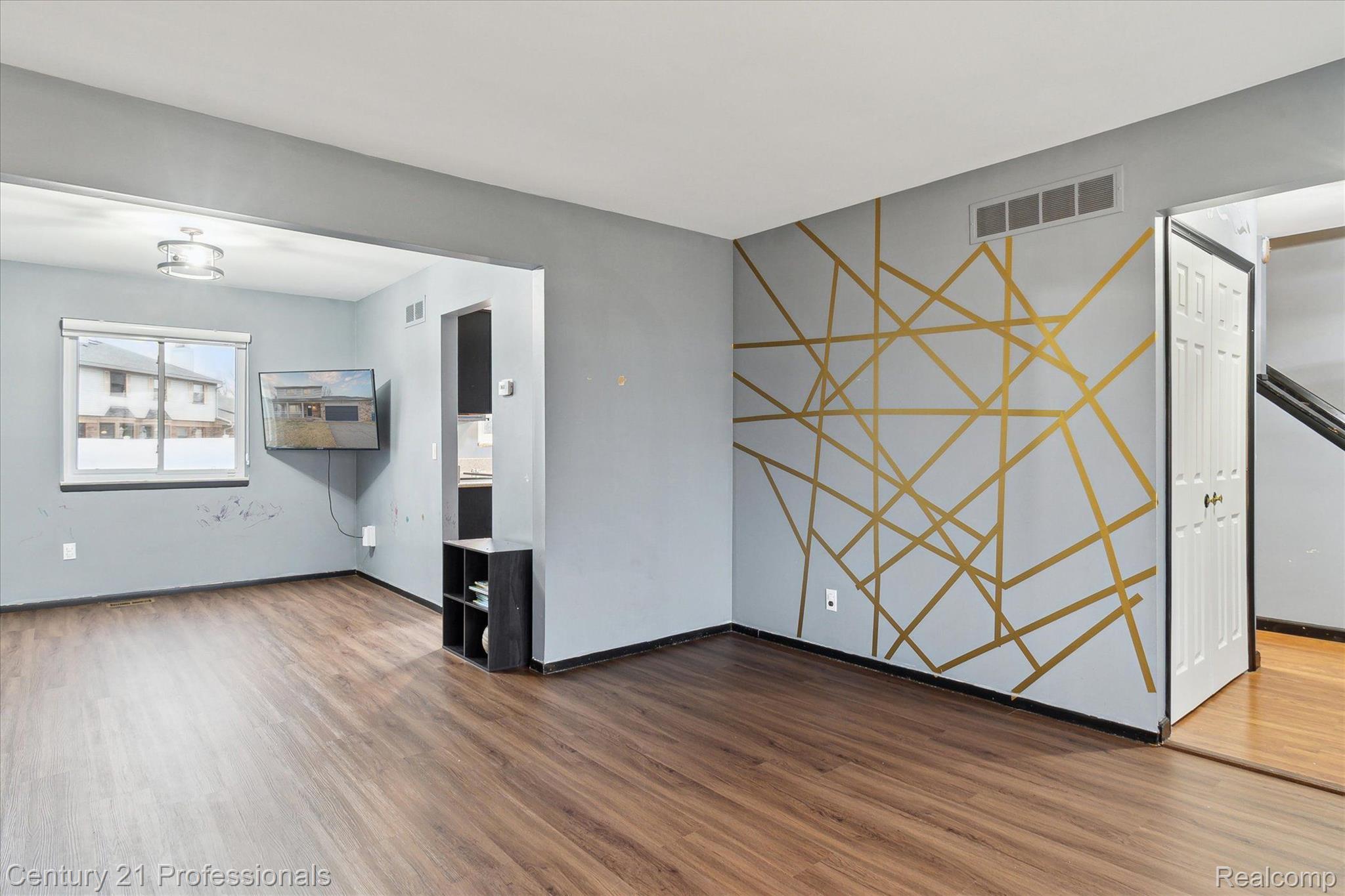 2133 S Cavalier Drive