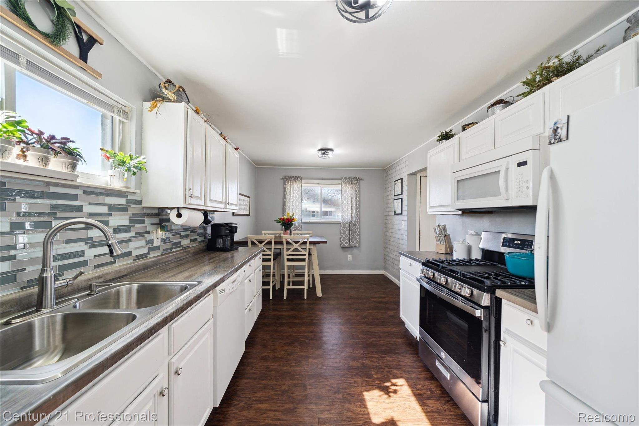 11676 KINLOCH