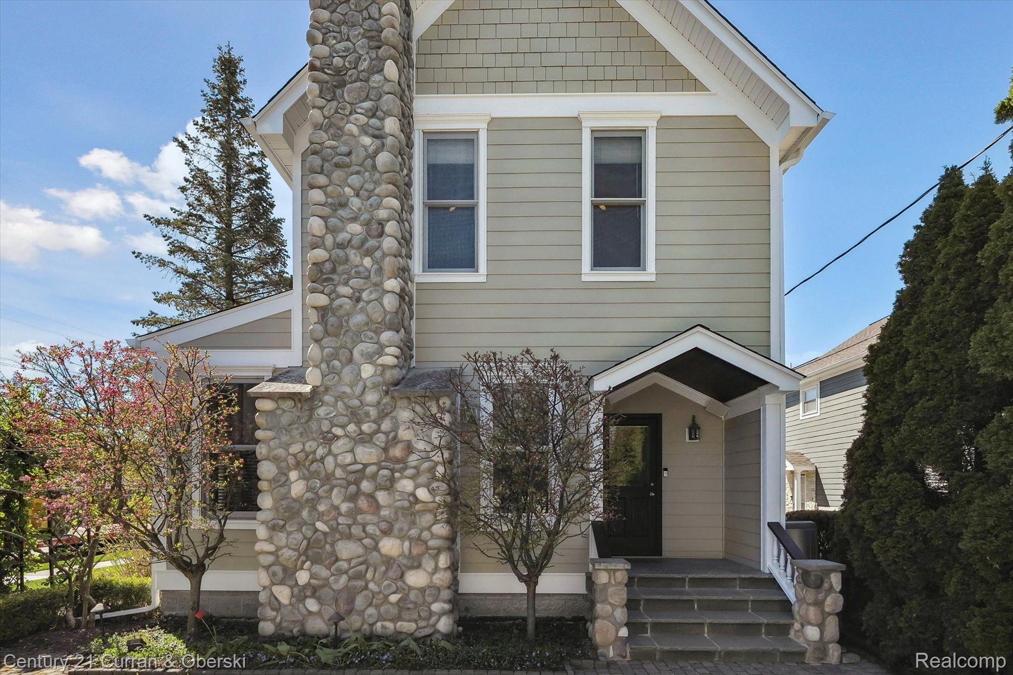 375 CATALPA Drive