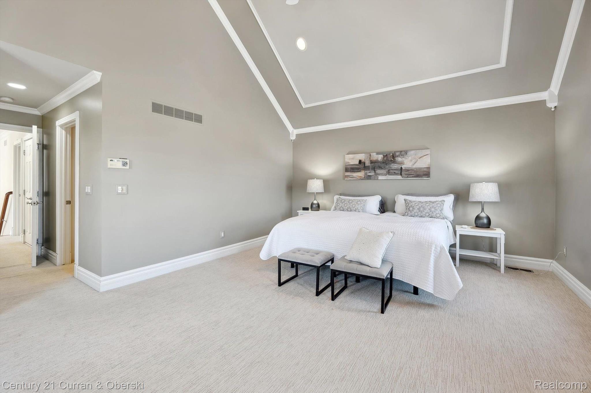 375 CATALPA Drive