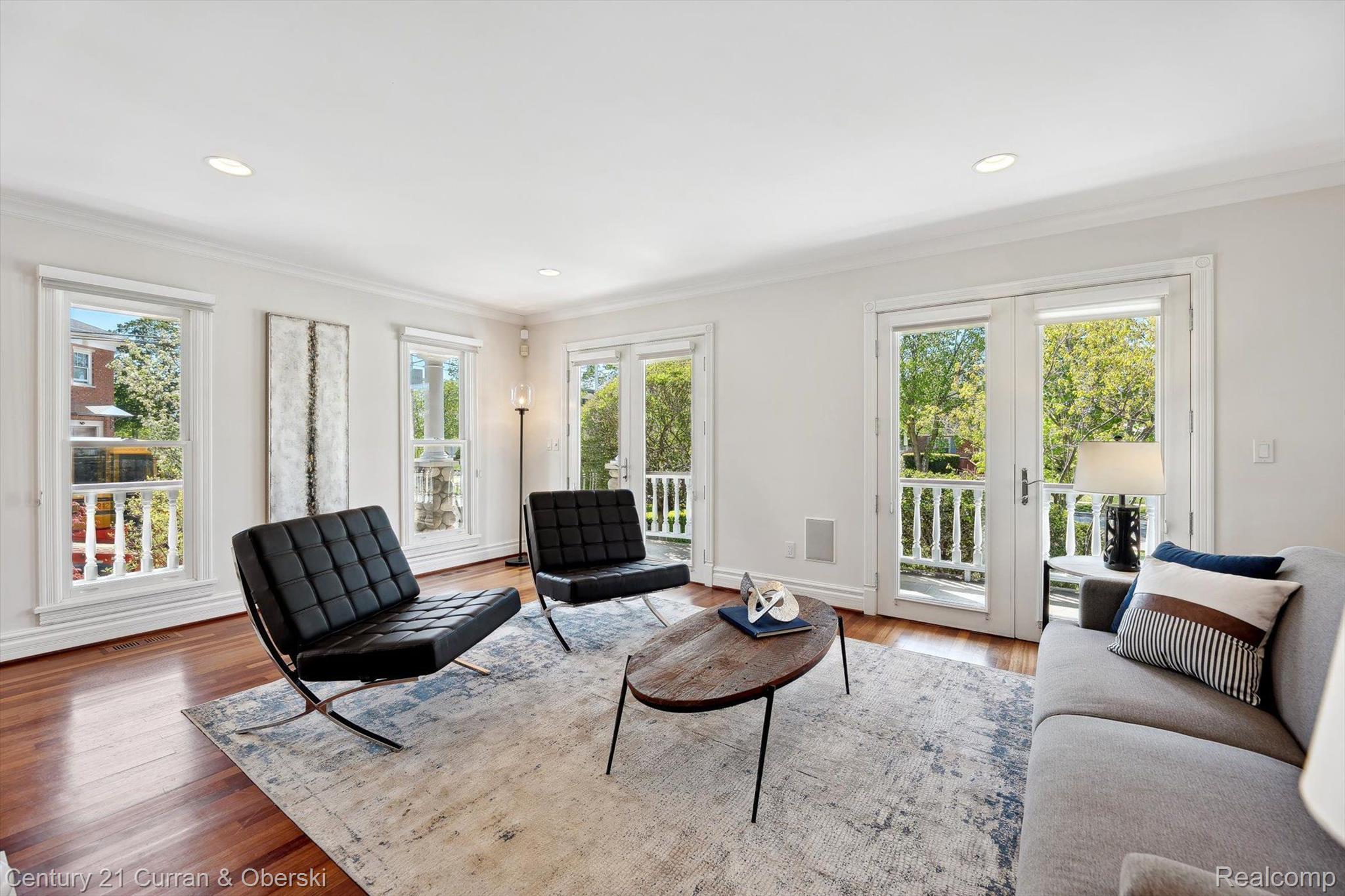 375 CATALPA Drive