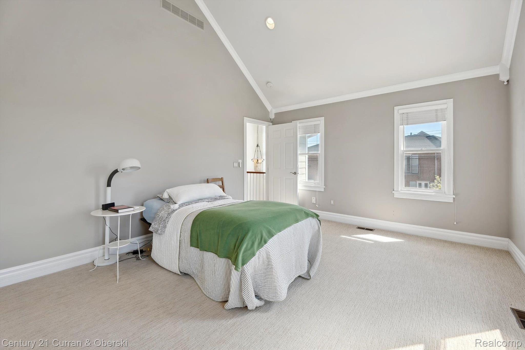 375 CATALPA Drive