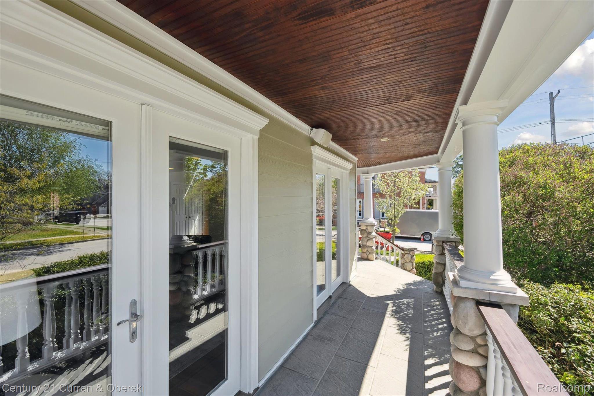 375 CATALPA Drive