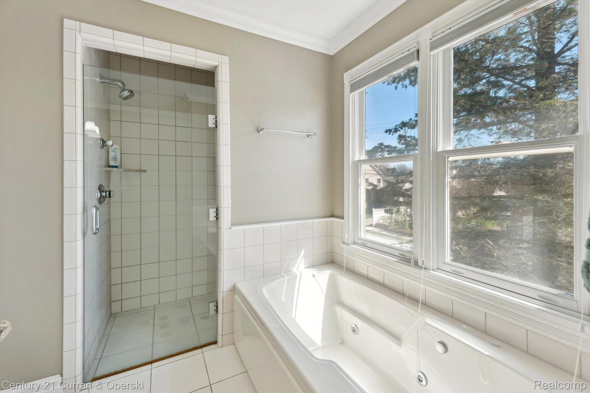 375 CATALPA Drive