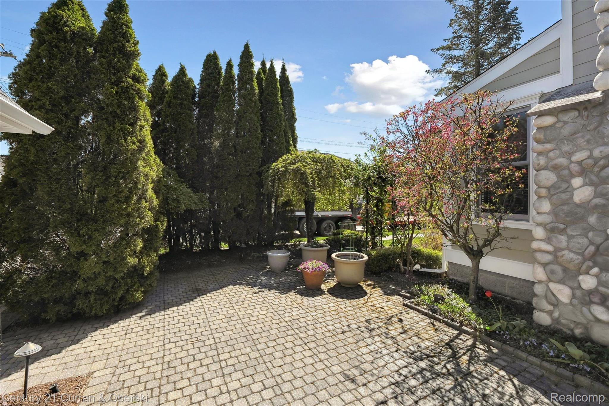 375 CATALPA Drive