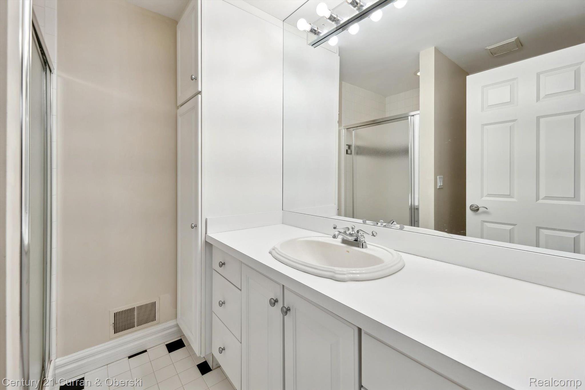 375 CATALPA Drive