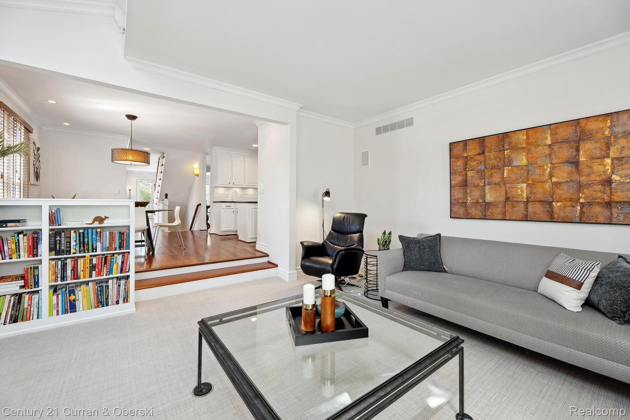 375 CATALPA Drive