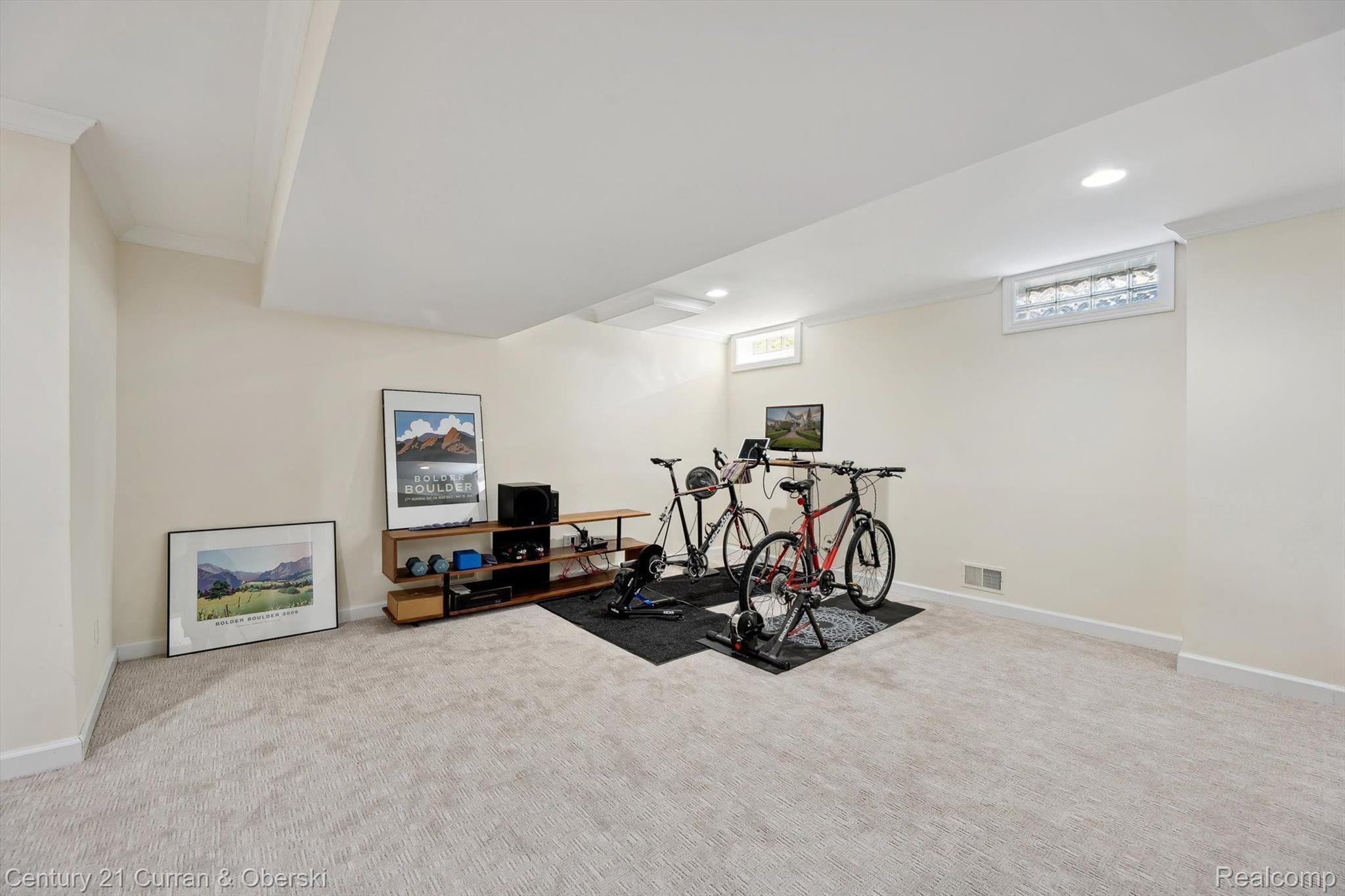375 CATALPA Drive