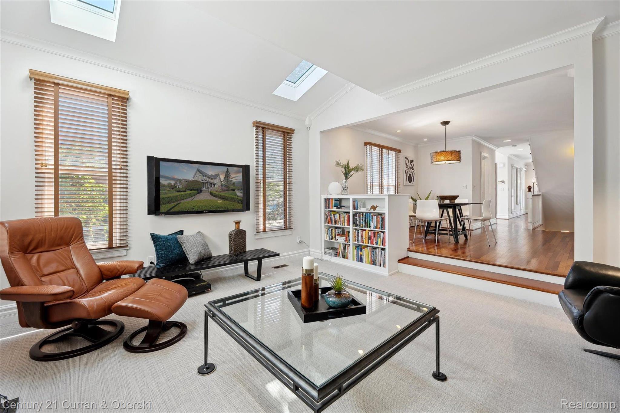 375 CATALPA Drive