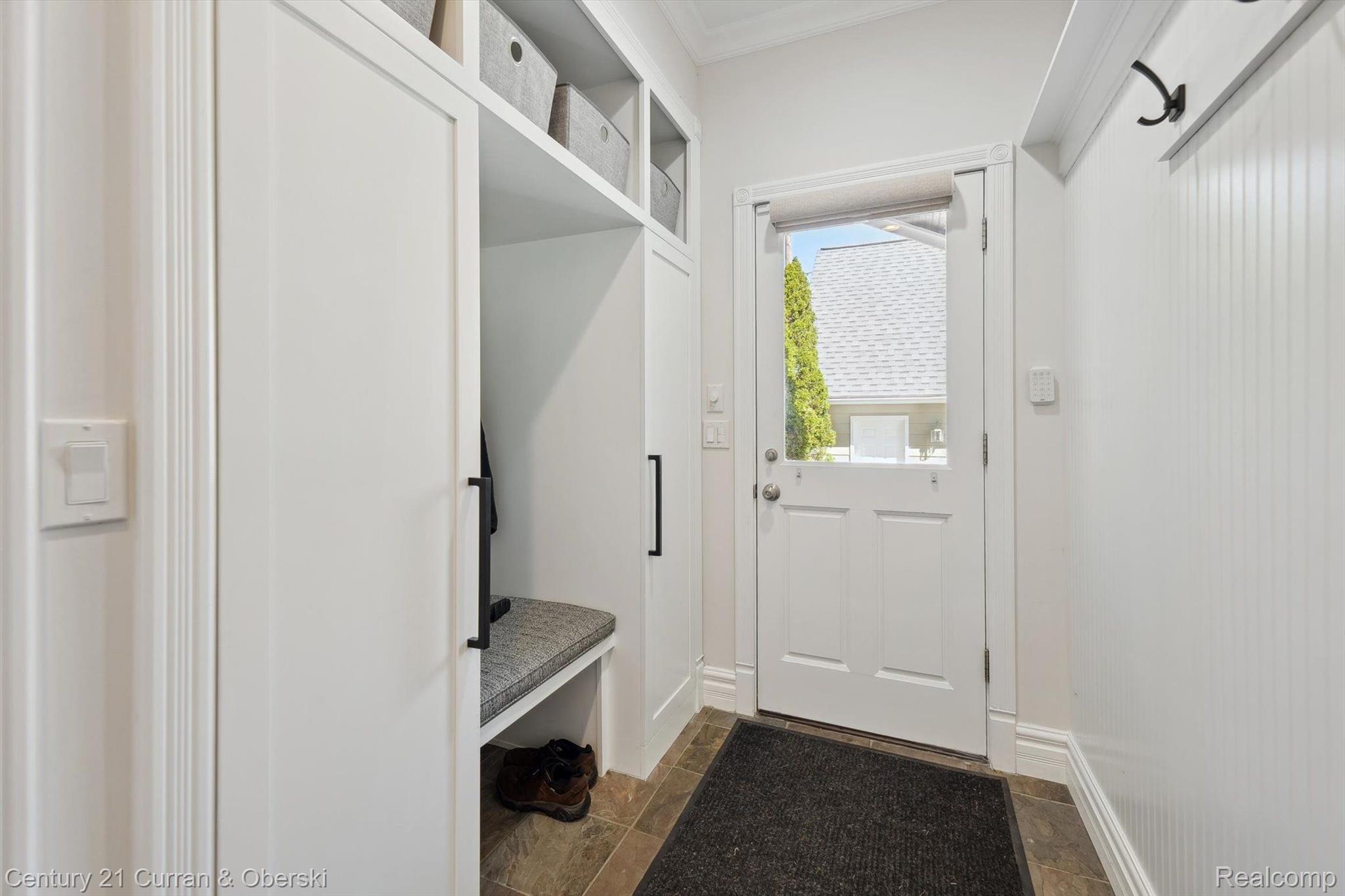 375 CATALPA Drive