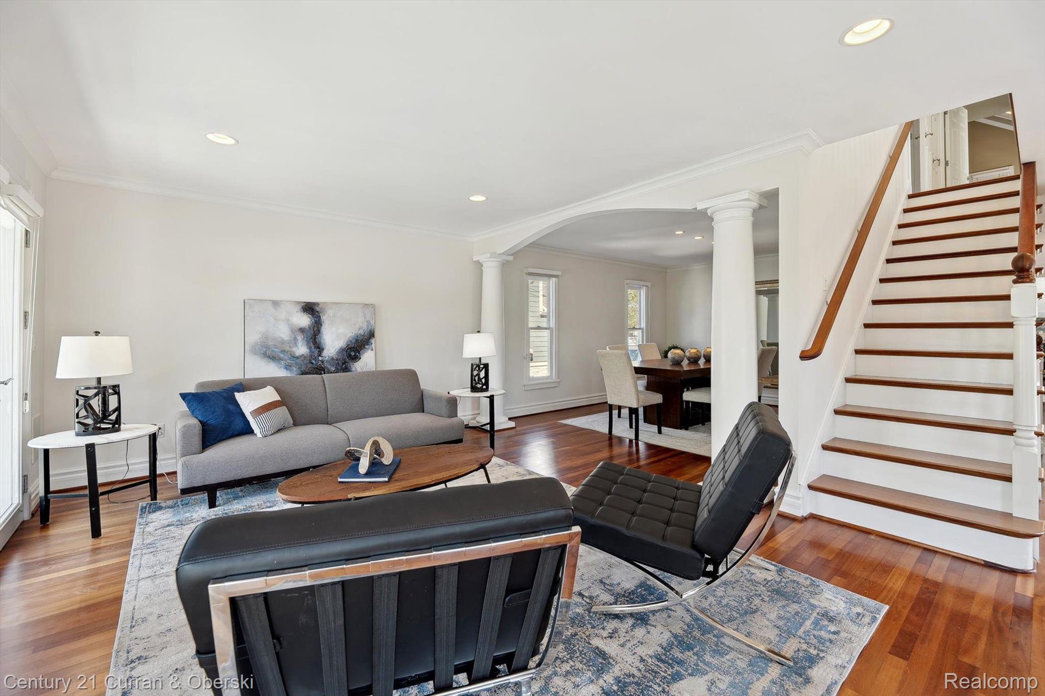 375 CATALPA Drive