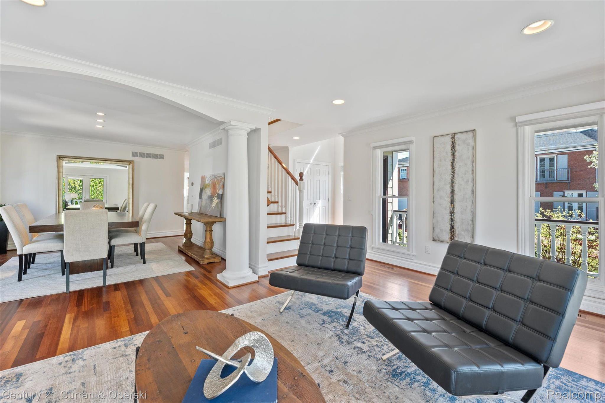 375 CATALPA Drive