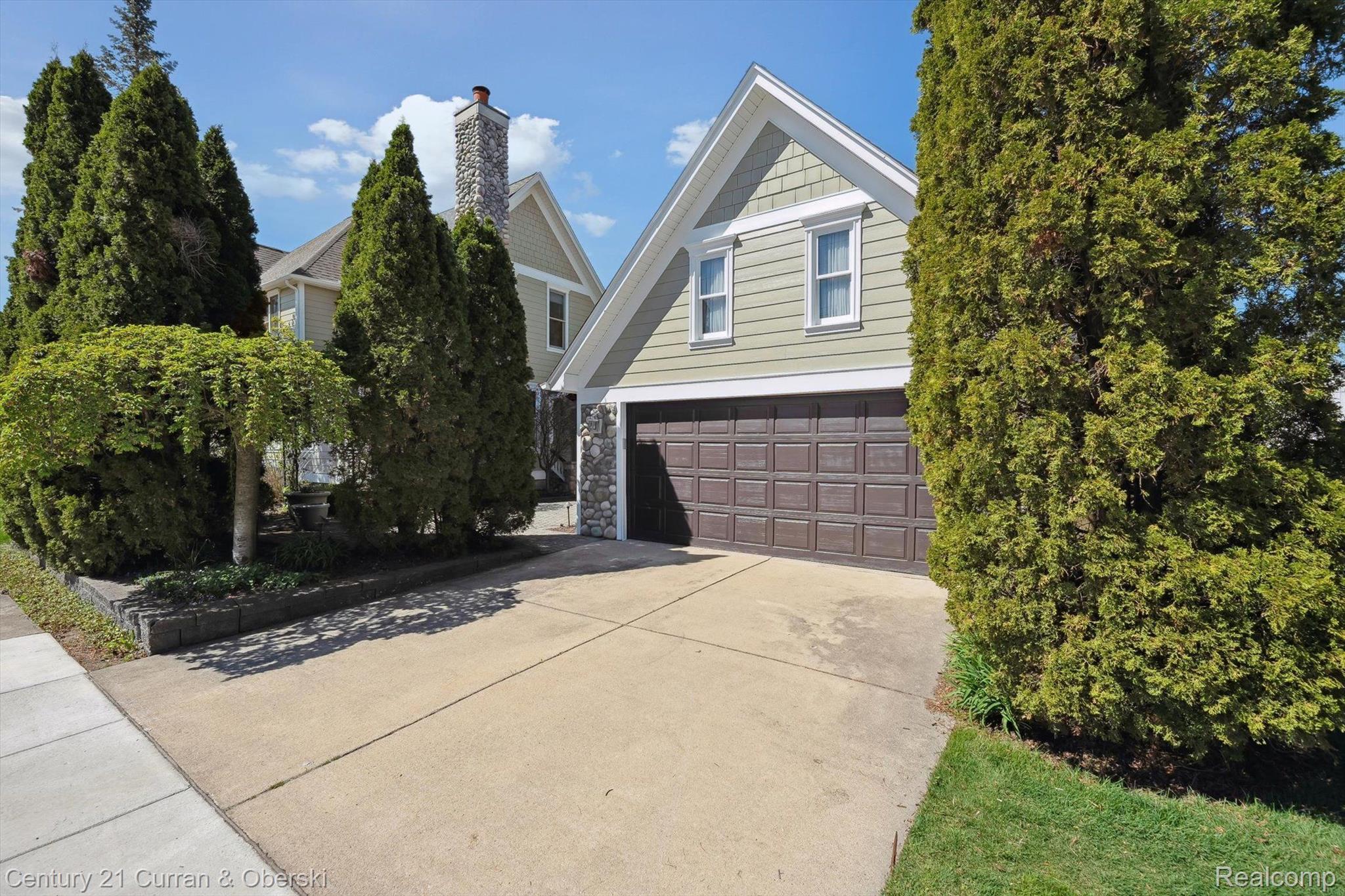 375 CATALPA Drive