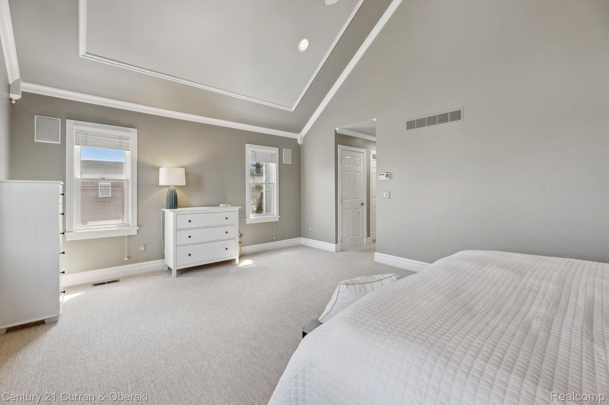 375 CATALPA Drive