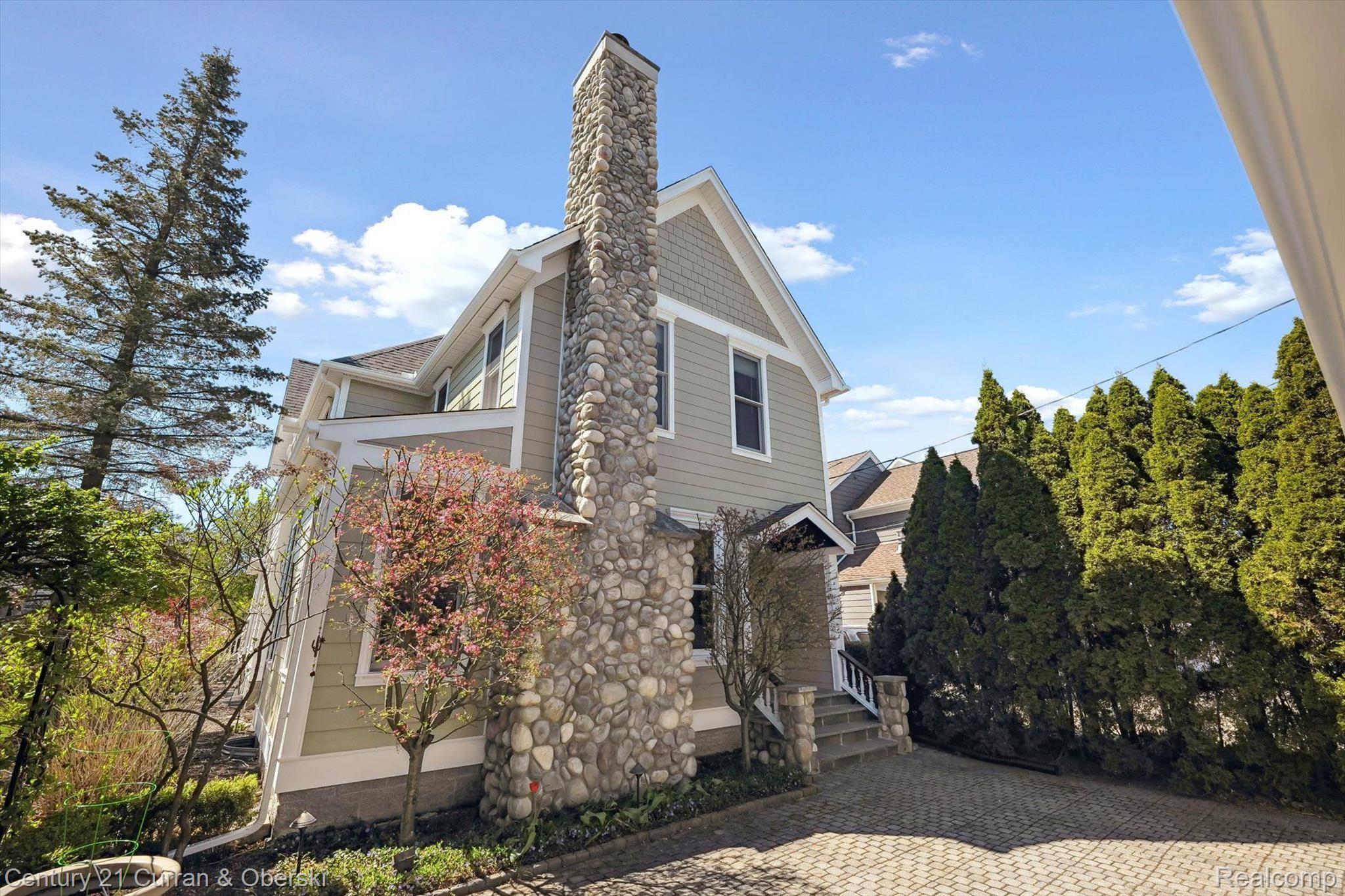 375 CATALPA Drive