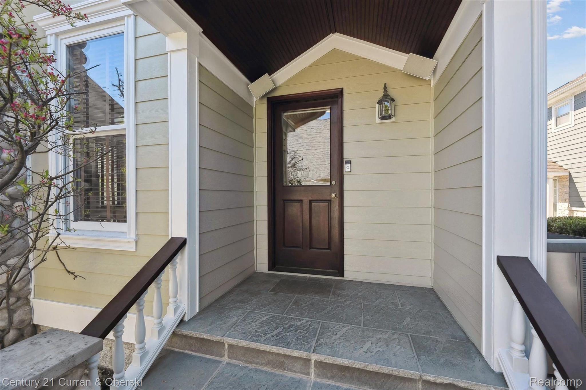 375 CATALPA Drive