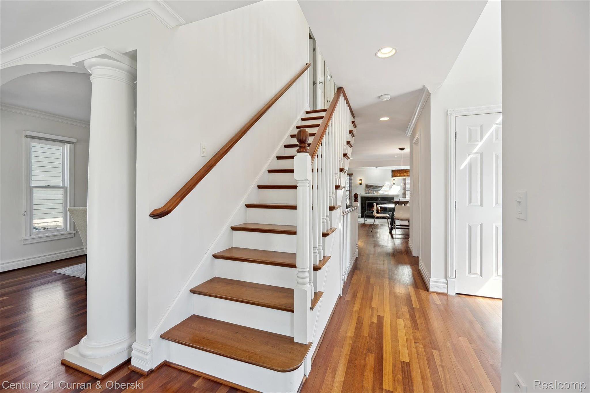 375 CATALPA Drive
